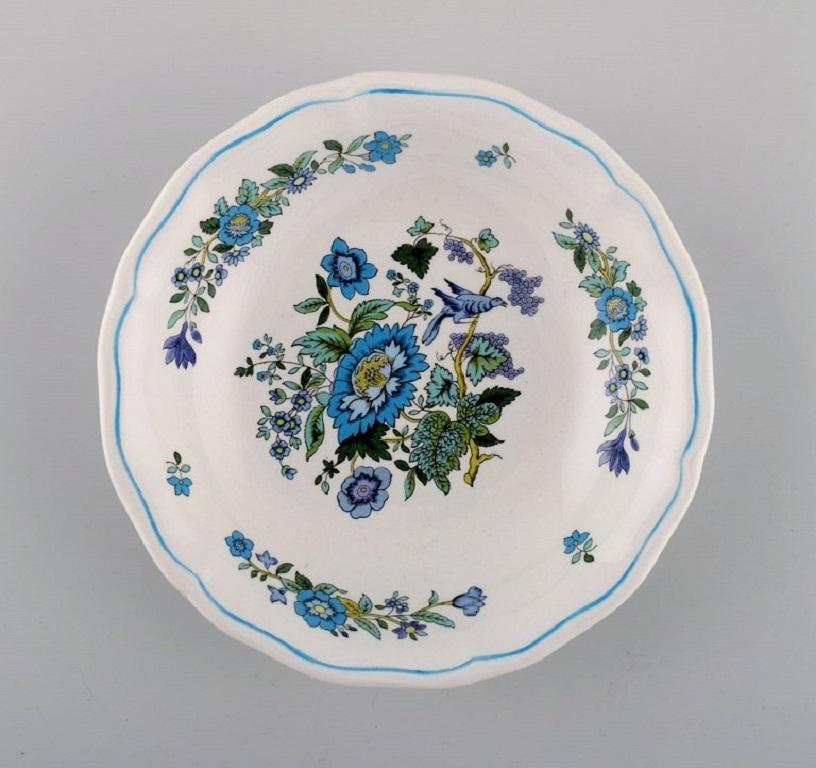 Spode, England. Twelve small deep plates in hand-painted porcelain with floral and bird motifs. 1960s / 70s.
Measures: 16.3 x 4 cm.
In excellent condition.
Stamped.