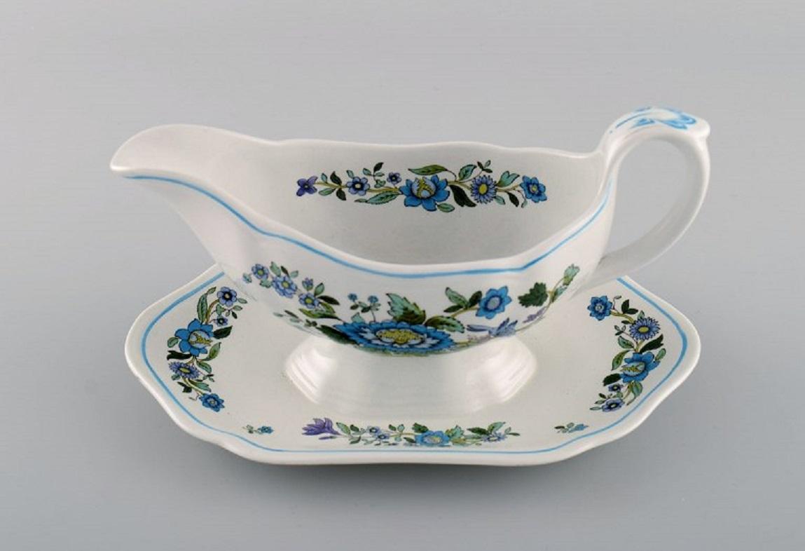 Spode, England, Two Mulberry Sauce Boats in Hand-Painted Porcelain In Excellent Condition In Copenhagen, DK