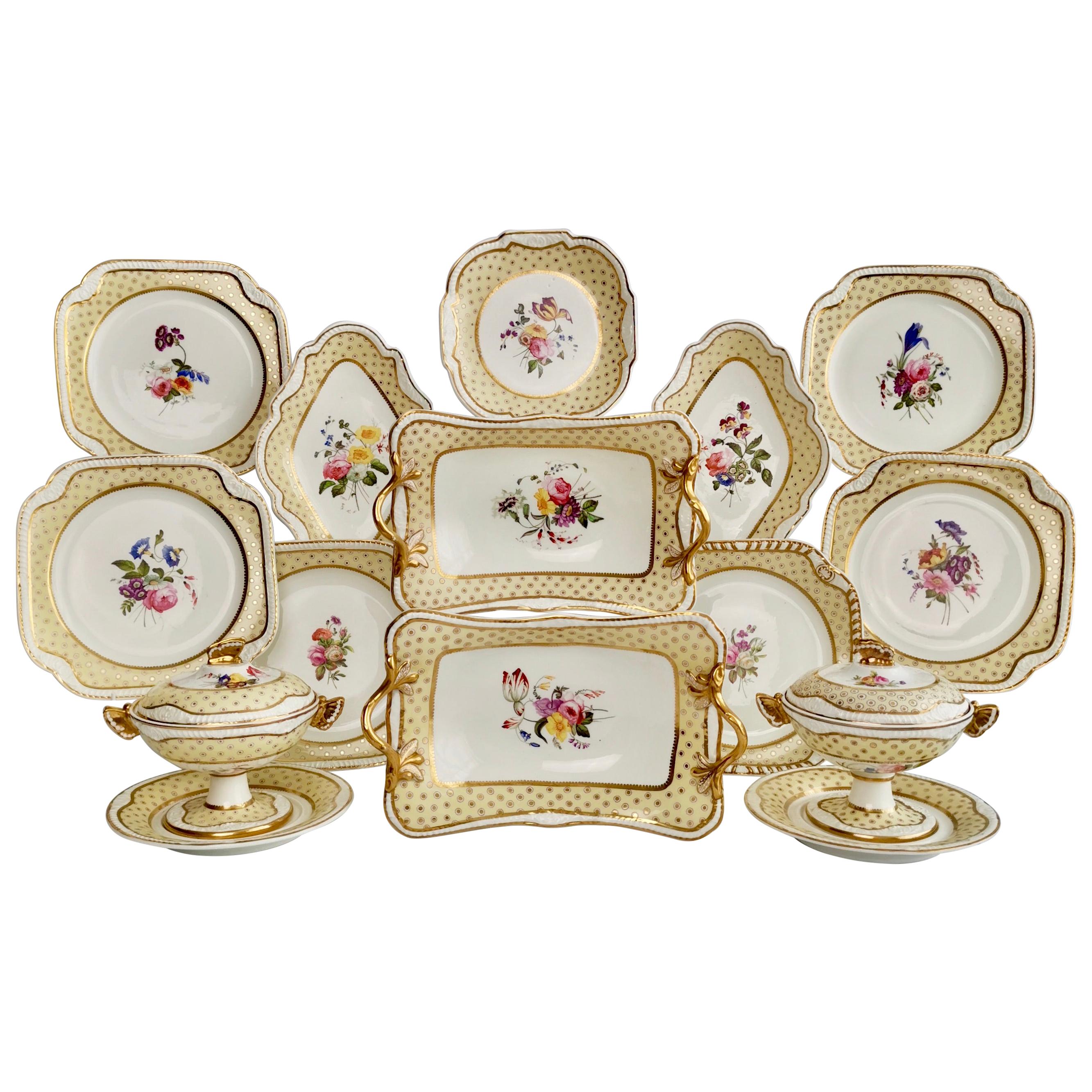 Service à dessert Spode Felspar à fleurs en feutre jaune, poignées papillon, vers 1822