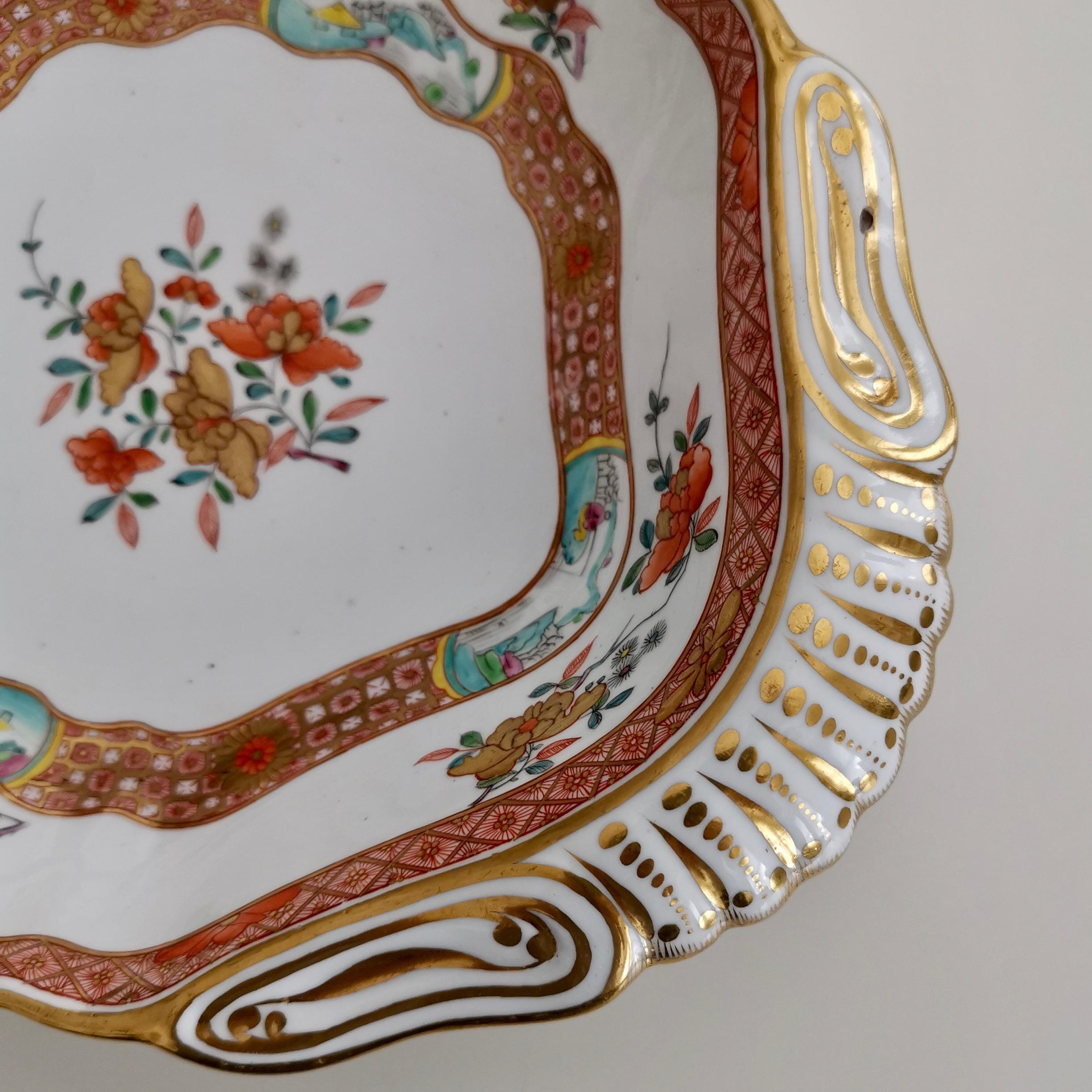 Hand-Painted Spode Felspar Porcelain Shell Dish, Chinoiserie Famille Rose Fishermen