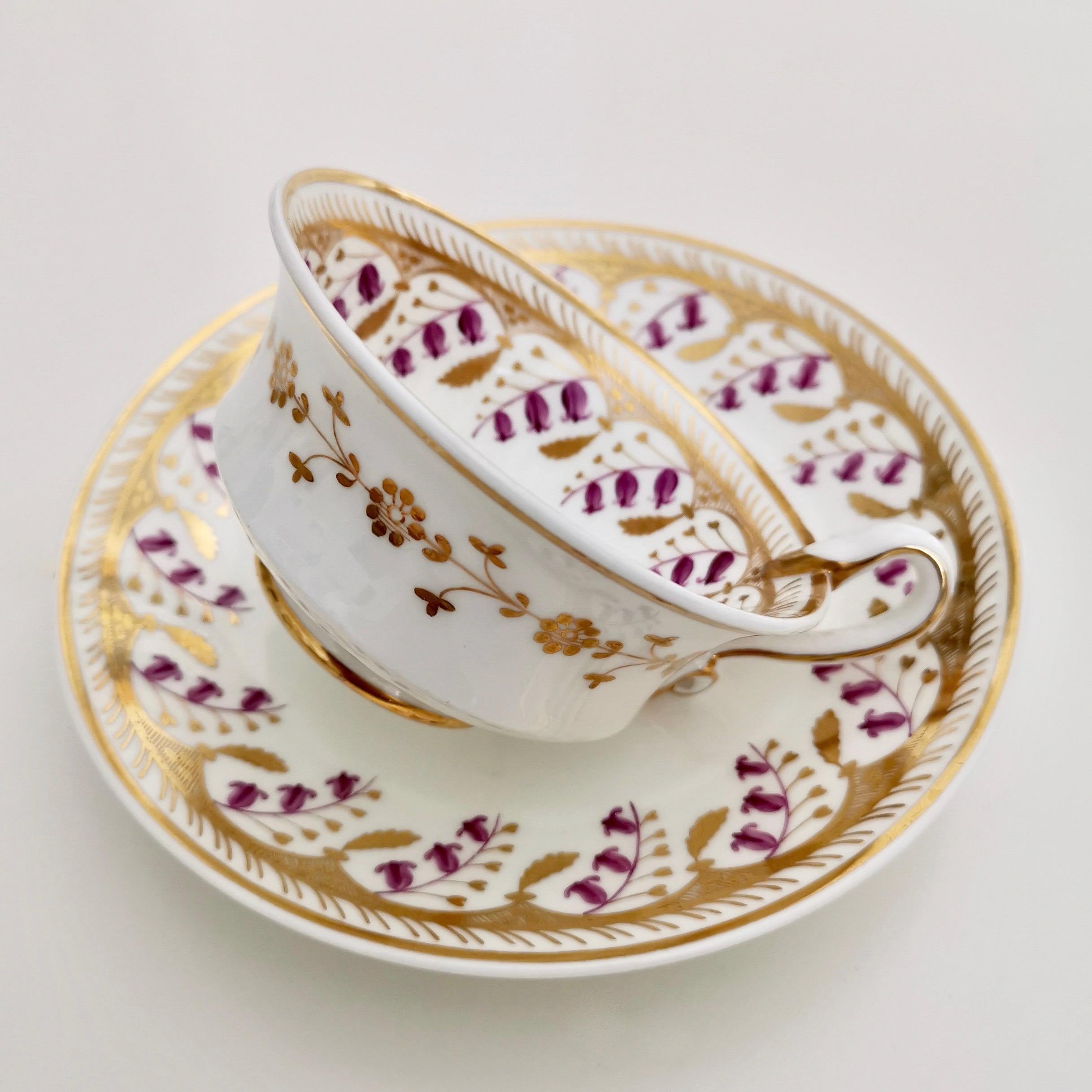 Spode Felspar Porcelain Teacup Trio, White with Harebell Pattern, Regency, 1826 In Good Condition In London, GB