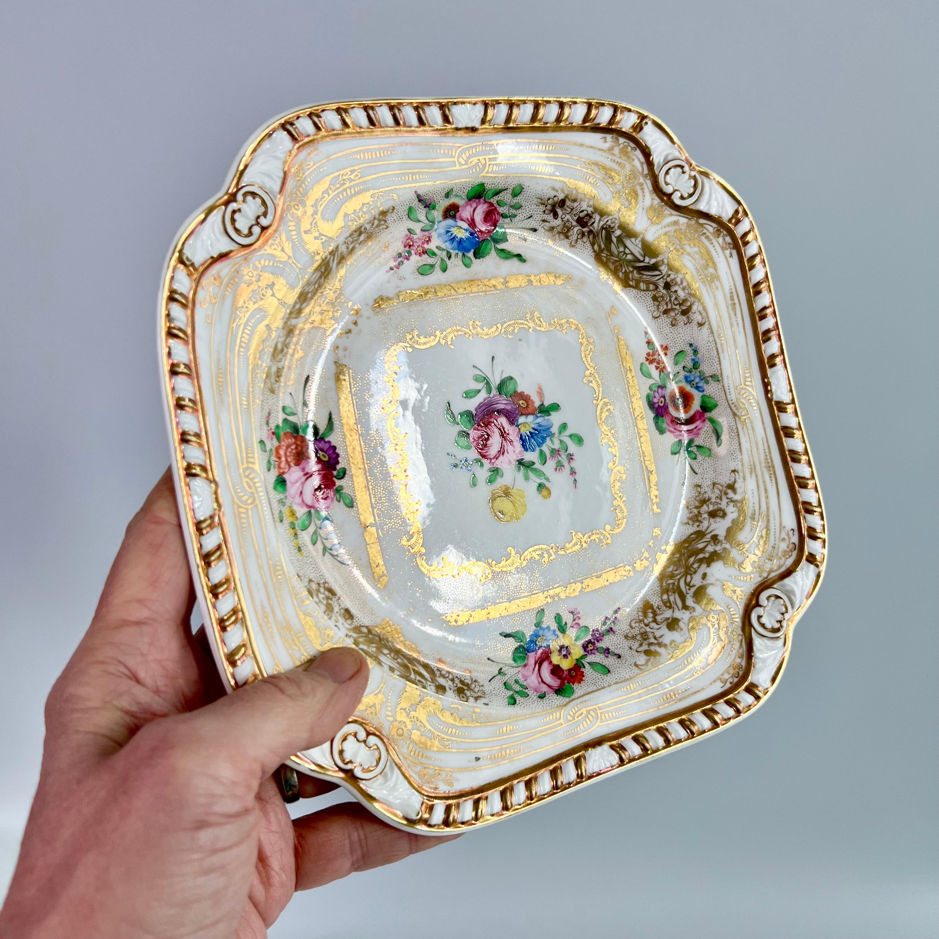 Regency Assiette à dessert carrée Spode Felspar, dorée et à fleurs, Régence 1824 en vente