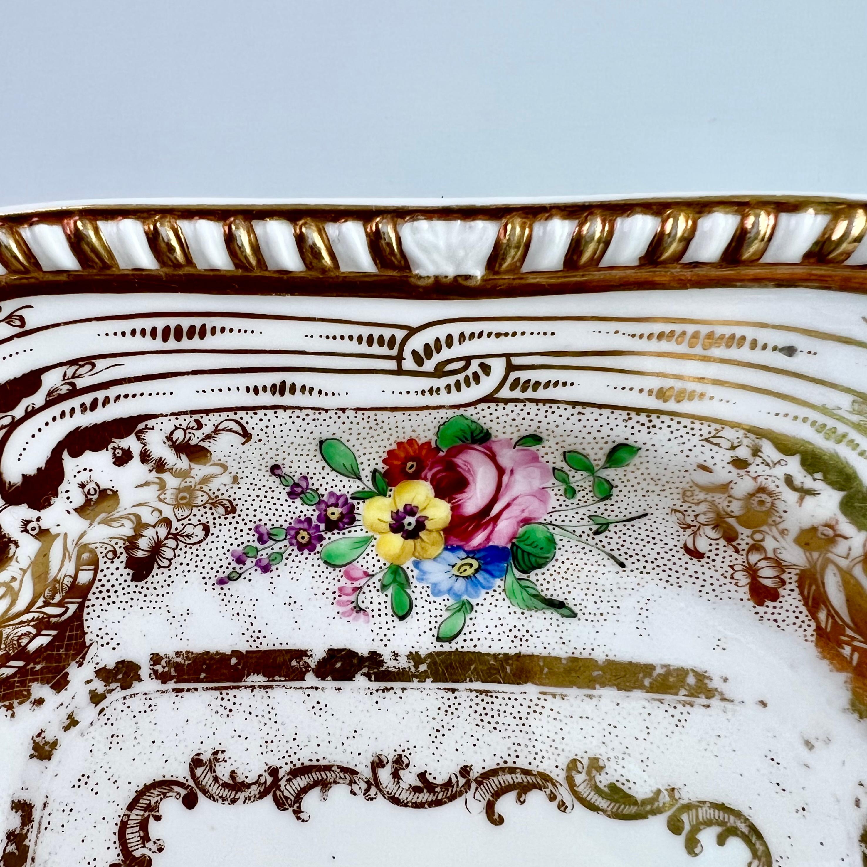 Début du XIXe siècle Assiette à dessert carrée Spode Felspar, dorée et à fleurs, Régence 1824 en vente
