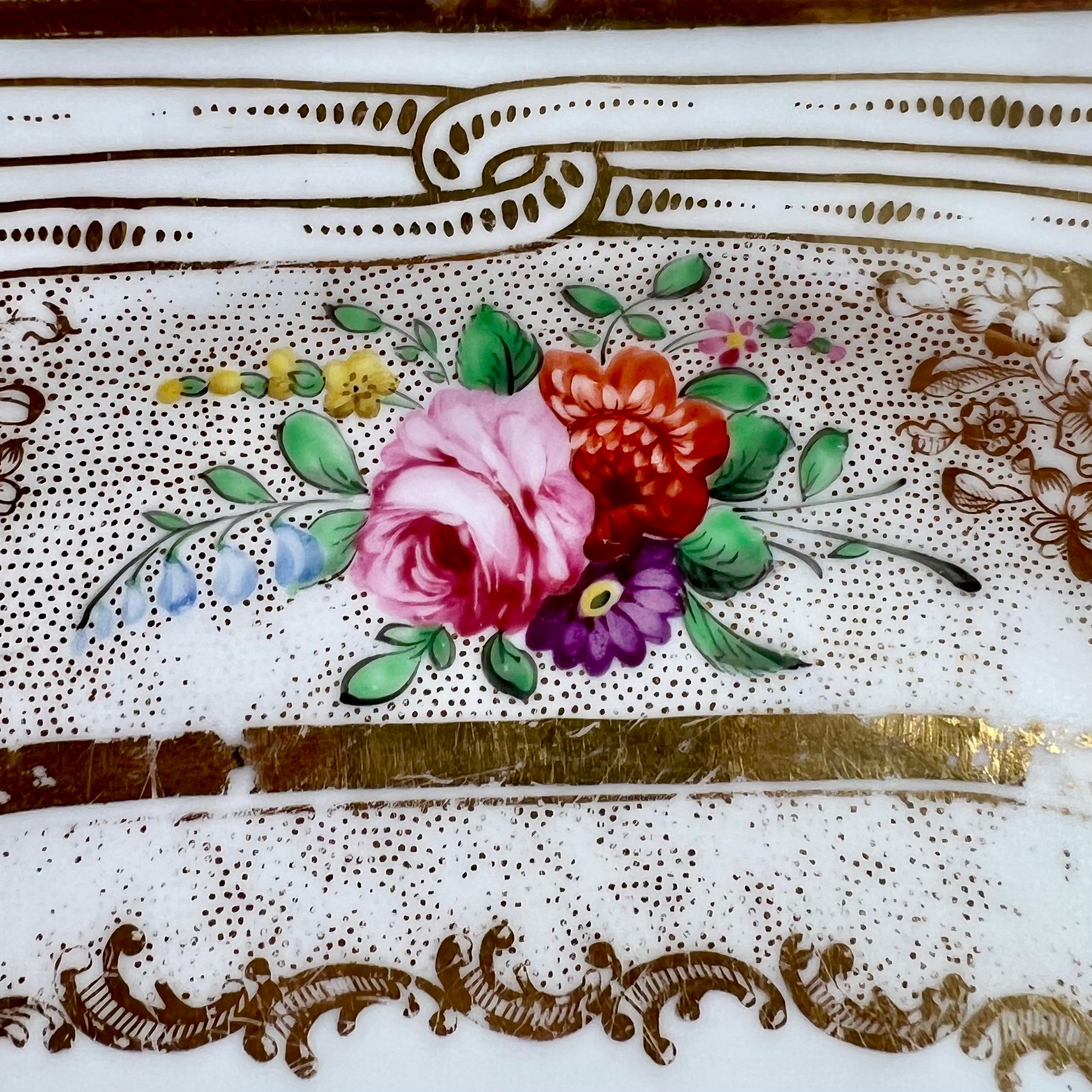 Porcelaine Assiette à dessert carrée Spode Felspar, dorée et à fleurs, Régence 1824 en vente