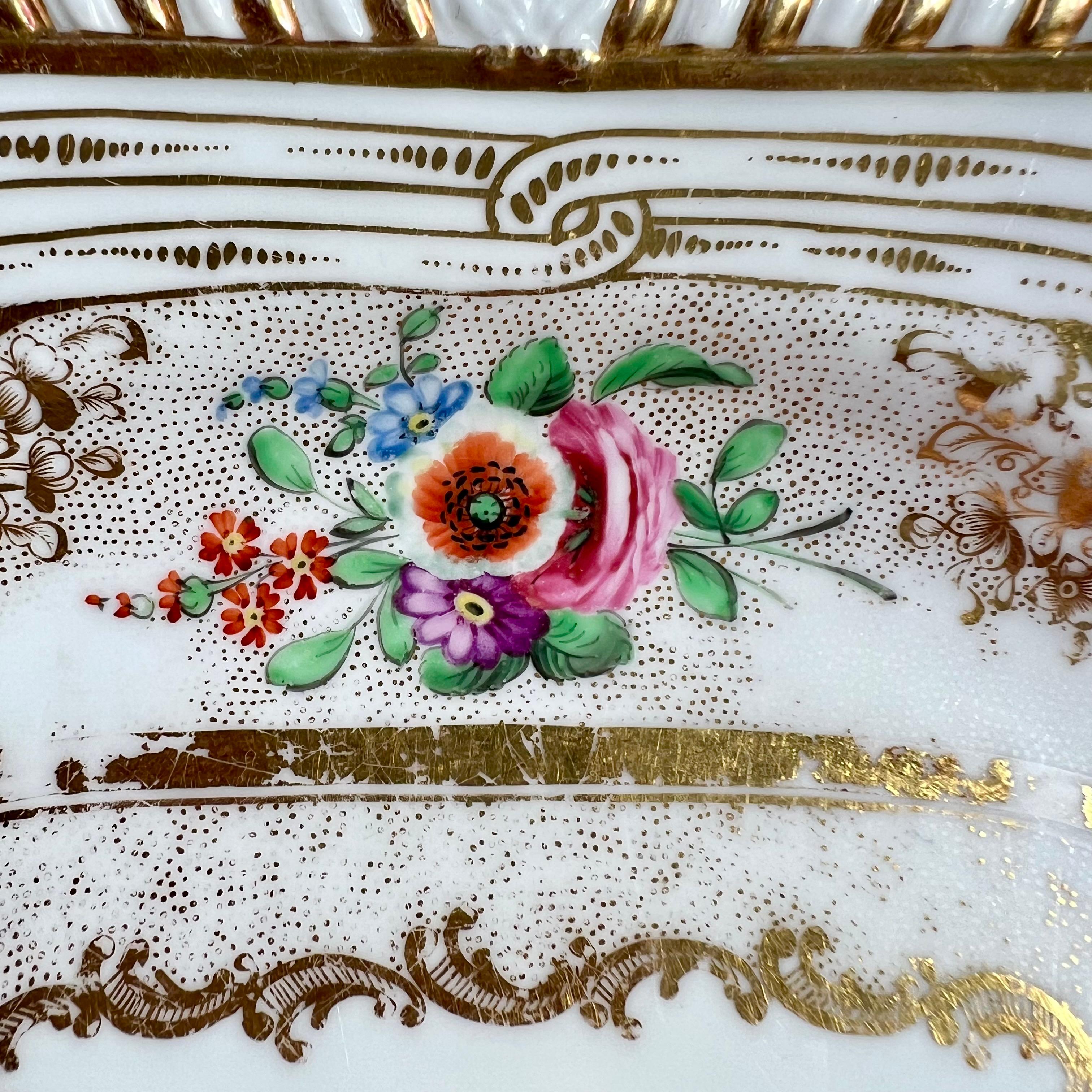 Assiette à dessert carrée Spode Felspar, dorée et à fleurs, Régence 1824 en vente 2