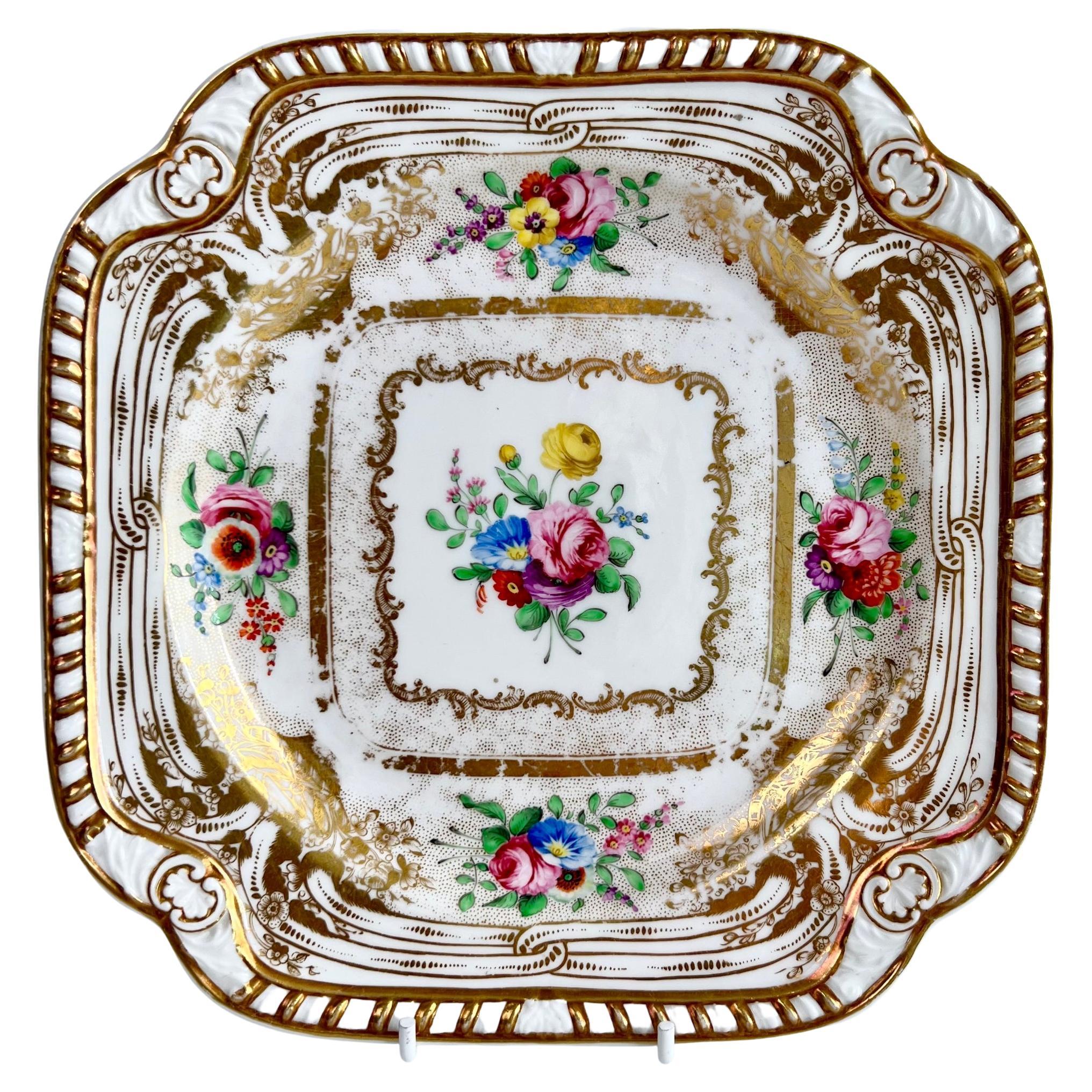 Assiette à dessert carrée Spode Felspar, dorée et à fleurs, Régence 1824