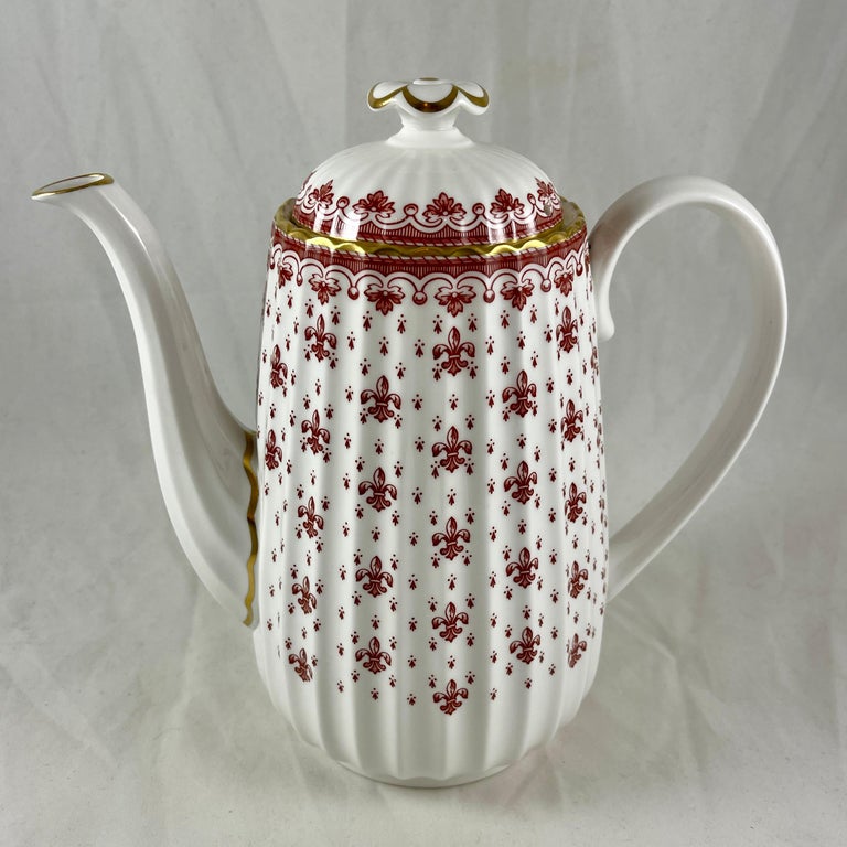 Spode Fleur de Lys Red and Gold Bone China Fluted Chelsea Coffee Pot For  Sale at 1stDibs | chine pot de fleur, chinese in fleur de lys
