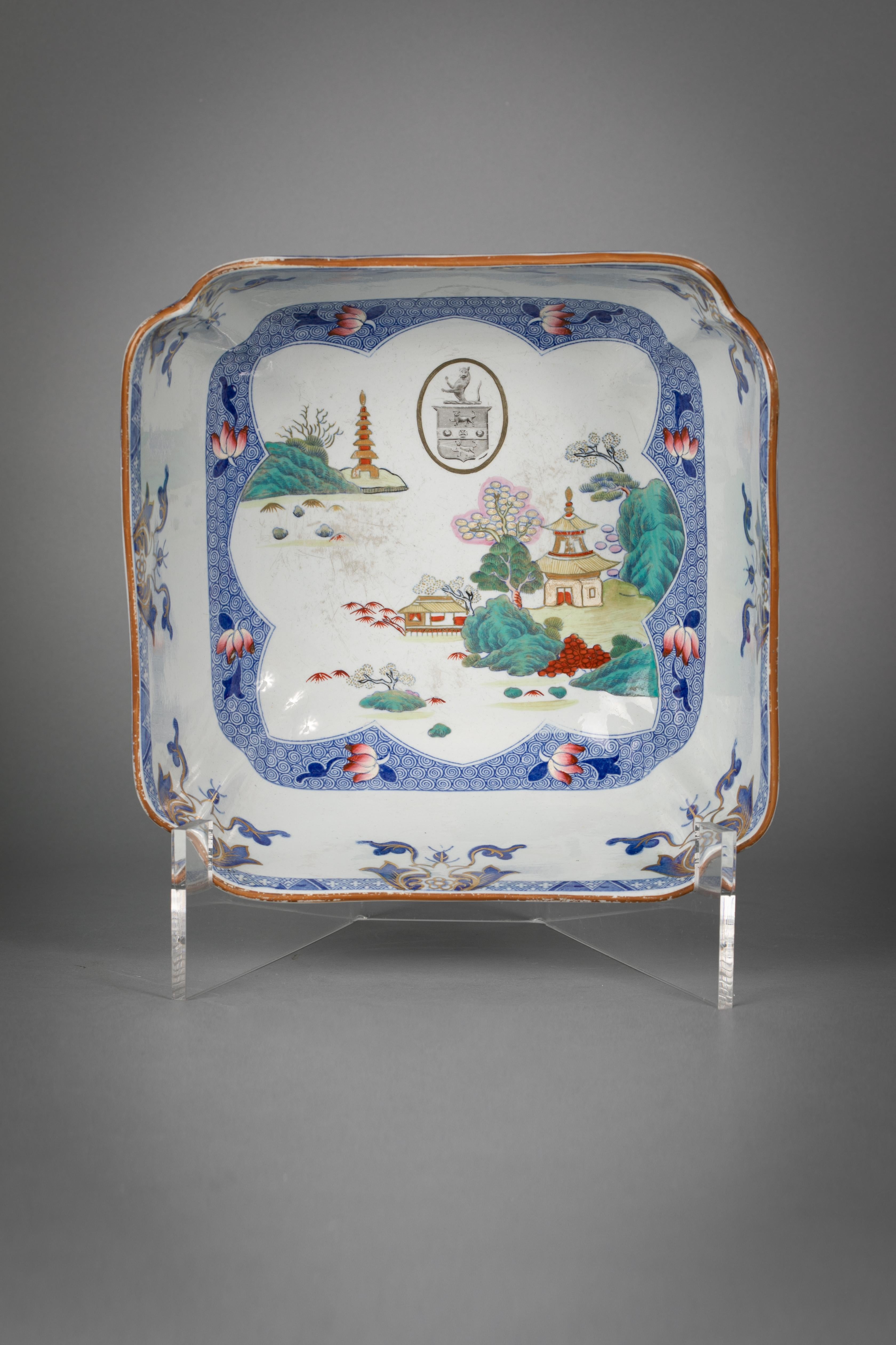 Spode Ironstone Crested Part Dinner Service, circa 1815 In Excellent Condition In New York, NY