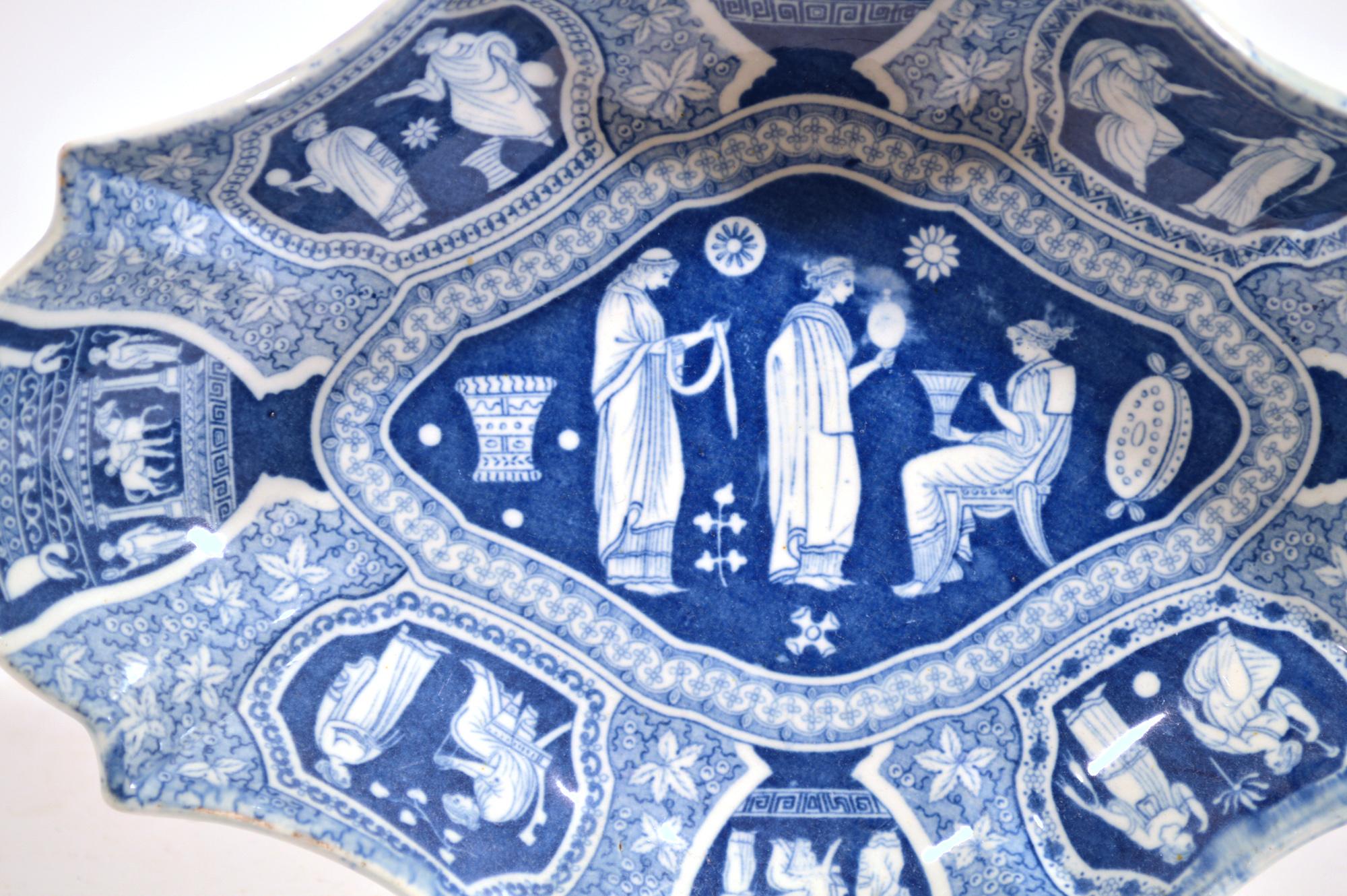 Platos de postre ovalados azules con motivo griego neoclásico Spode en venta 1