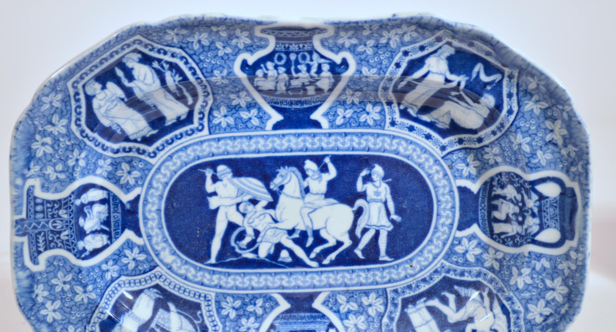 Néoclassique Plats à dessert rectangulaires bleus Spode à motif grec néoclassique en vente