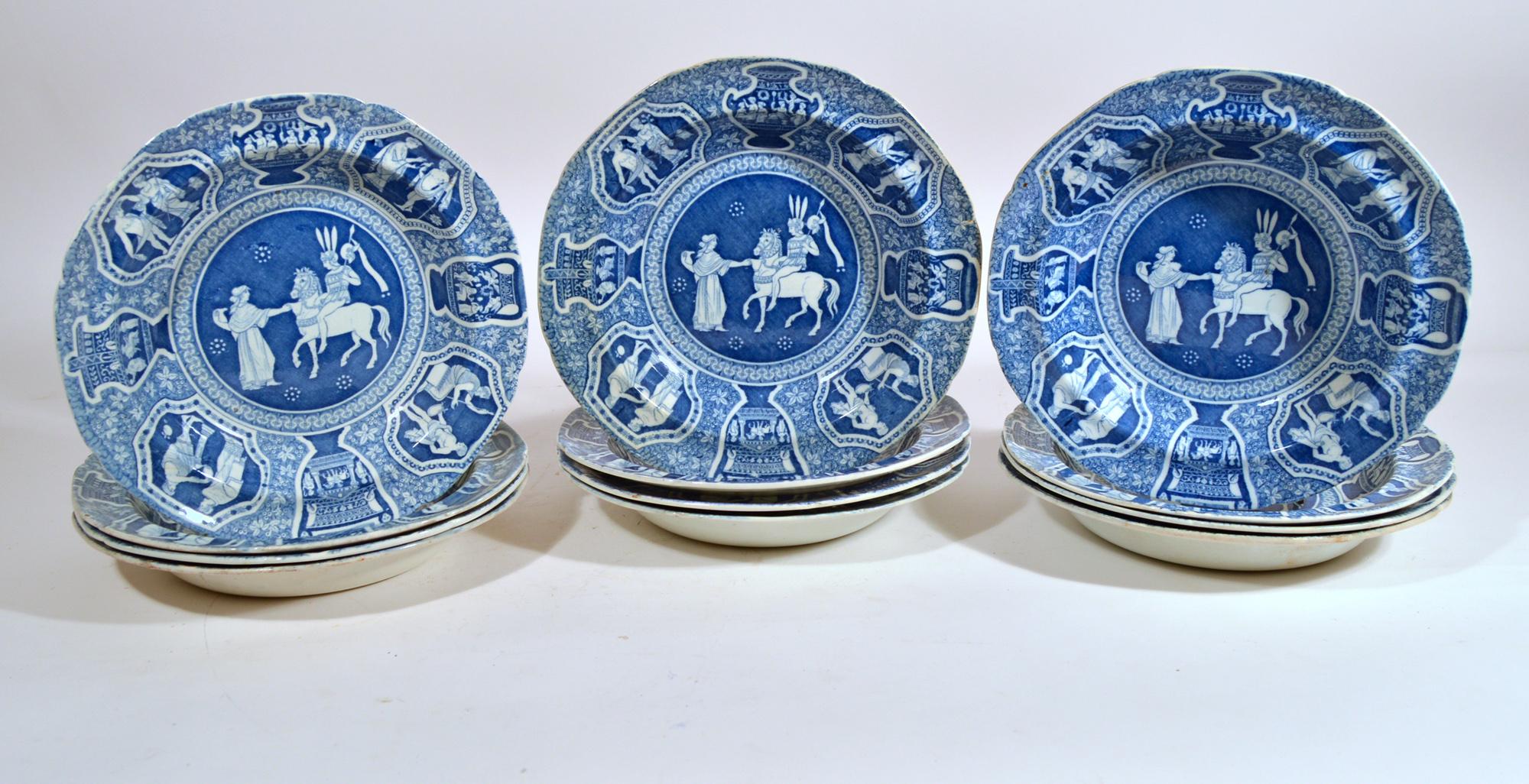 Assiettes à soupe Spode néoclassique bleue à motif grec, chevaux de Phliasie Bon état - En vente à Downingtown, PA