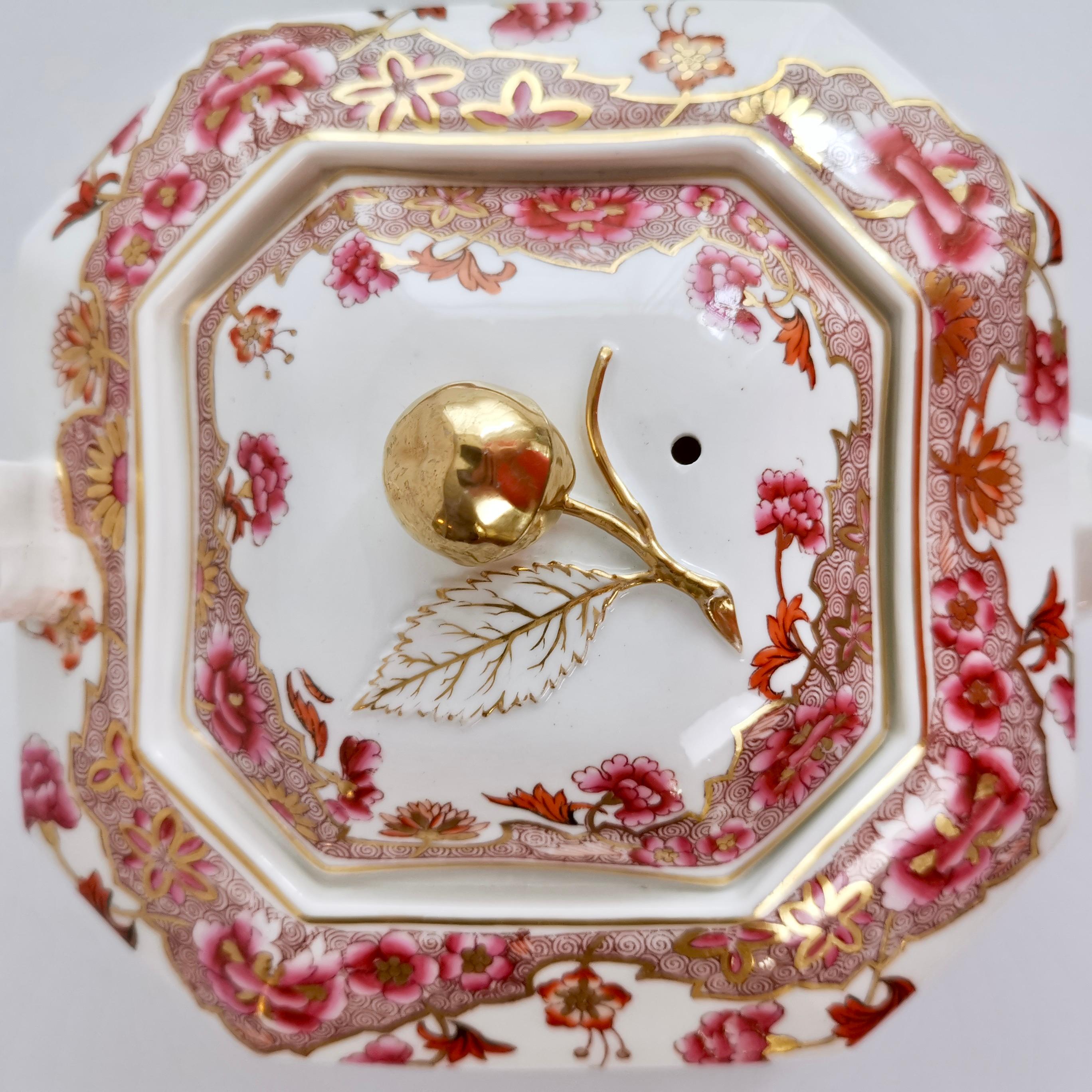 Early 19th Century Spode Octagon Teapot on Stand, Felspar with Pink Chinoiserie, Regency 1821-1825