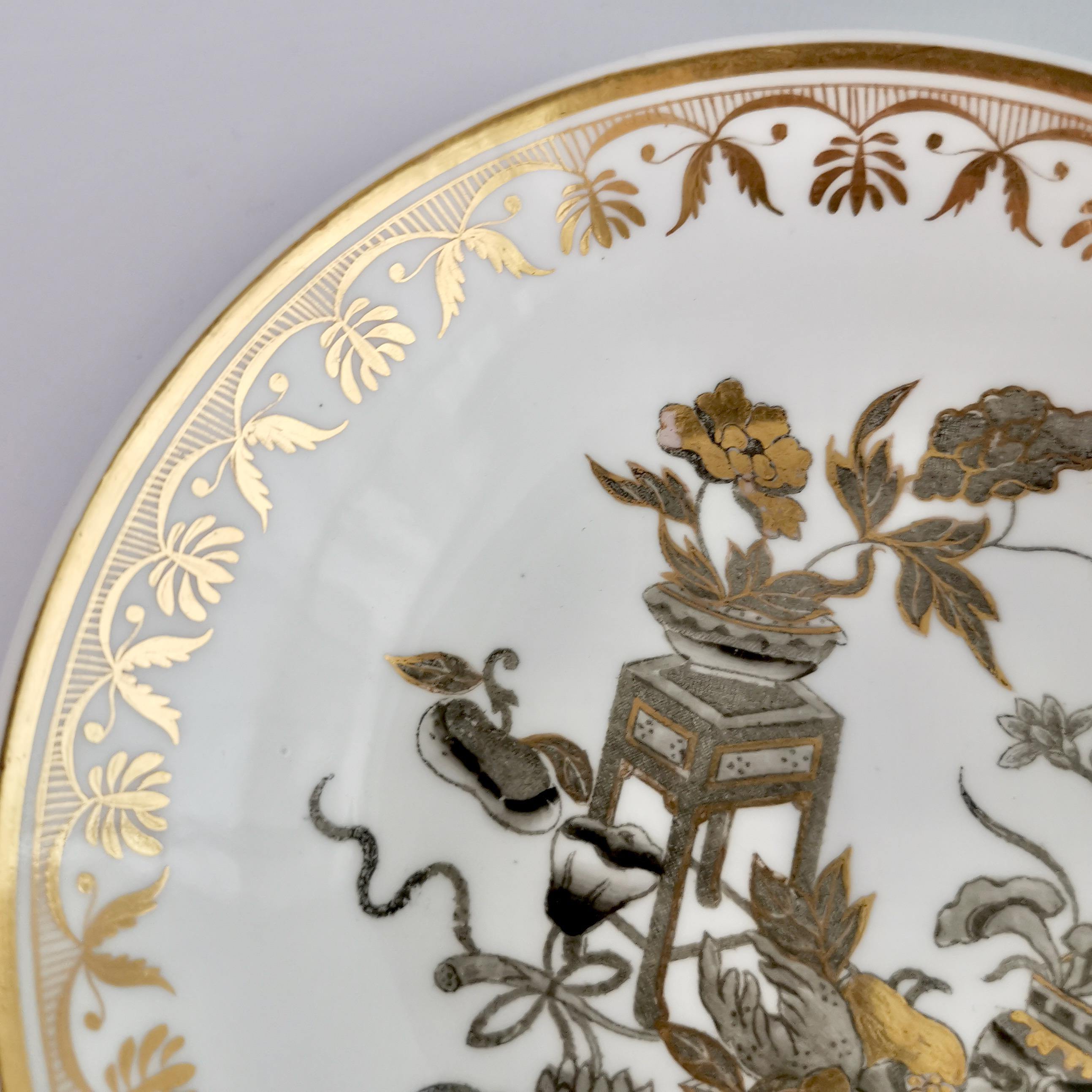 Spode Orphaned Porcelain Saucer, Chinoiserie Gilt Potted Flowers, Regency ca1820 In Good Condition For Sale In London, GB