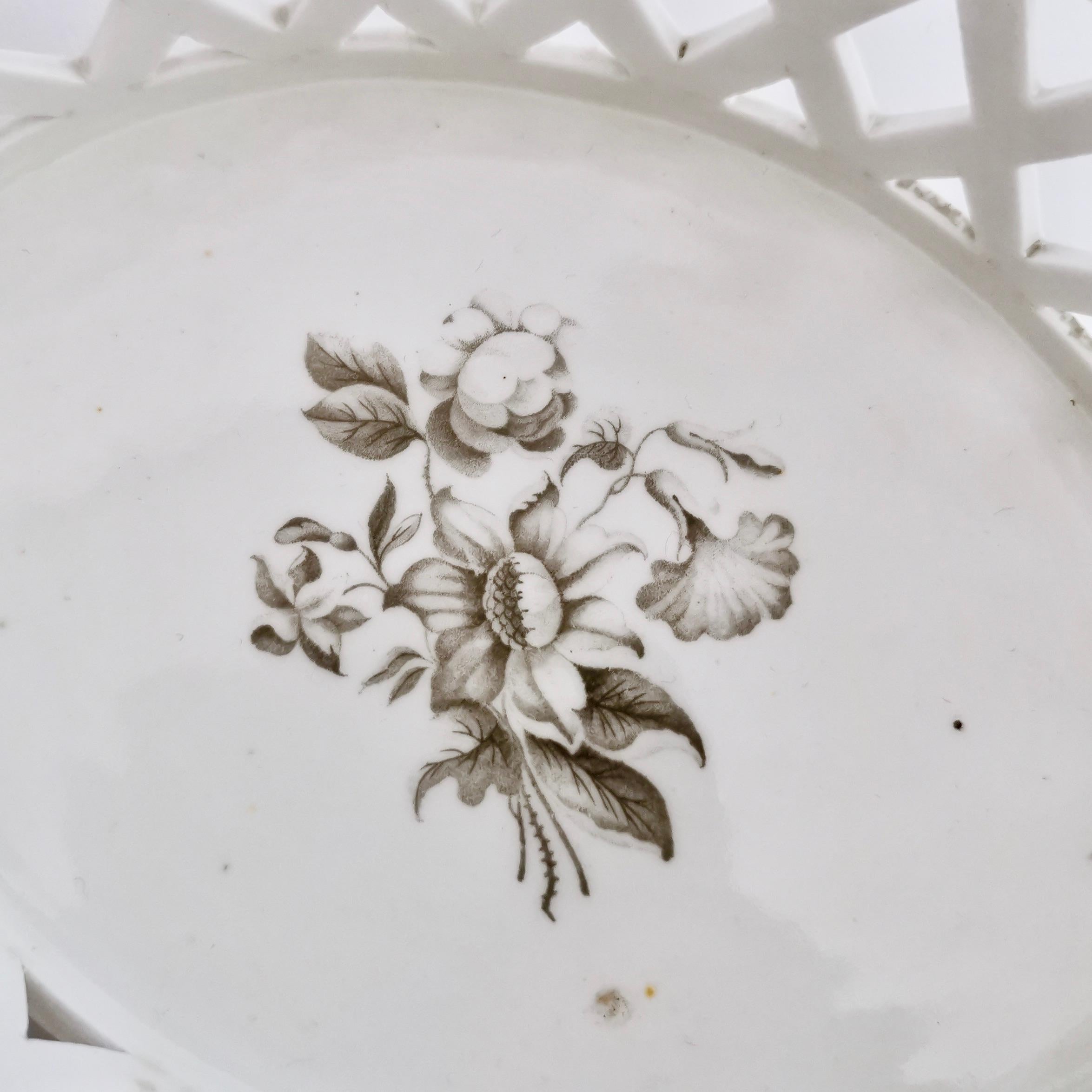 Spode Pair of Porcelain Bread Baskets, White with Bat Printed Flowers, ca 1810 In Good Condition In London, GB