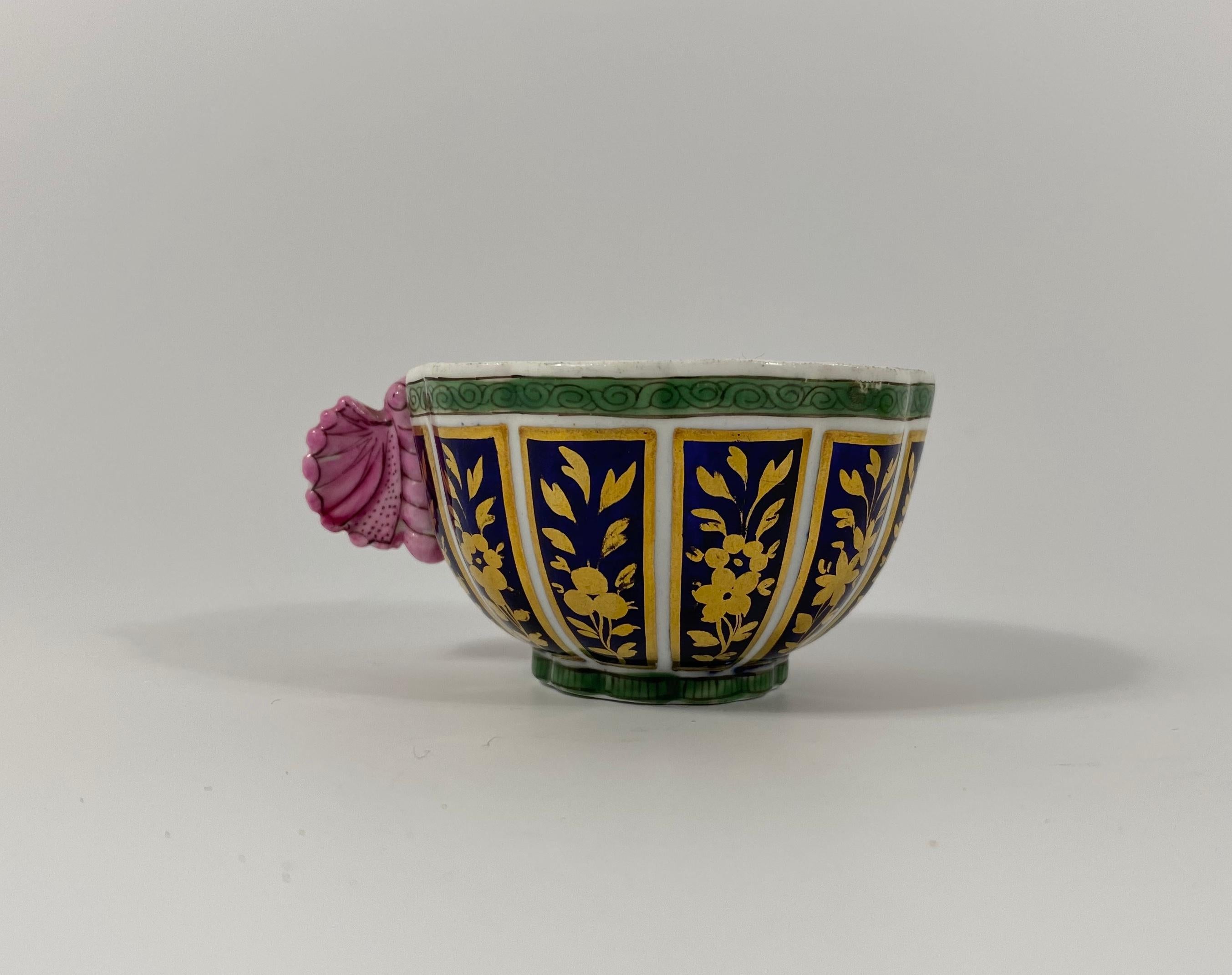Spode Porcelain Cup and Saucer, ‘Butterfly’ Handle, circa 1810 In Good Condition In Gargrave, North Yorkshire