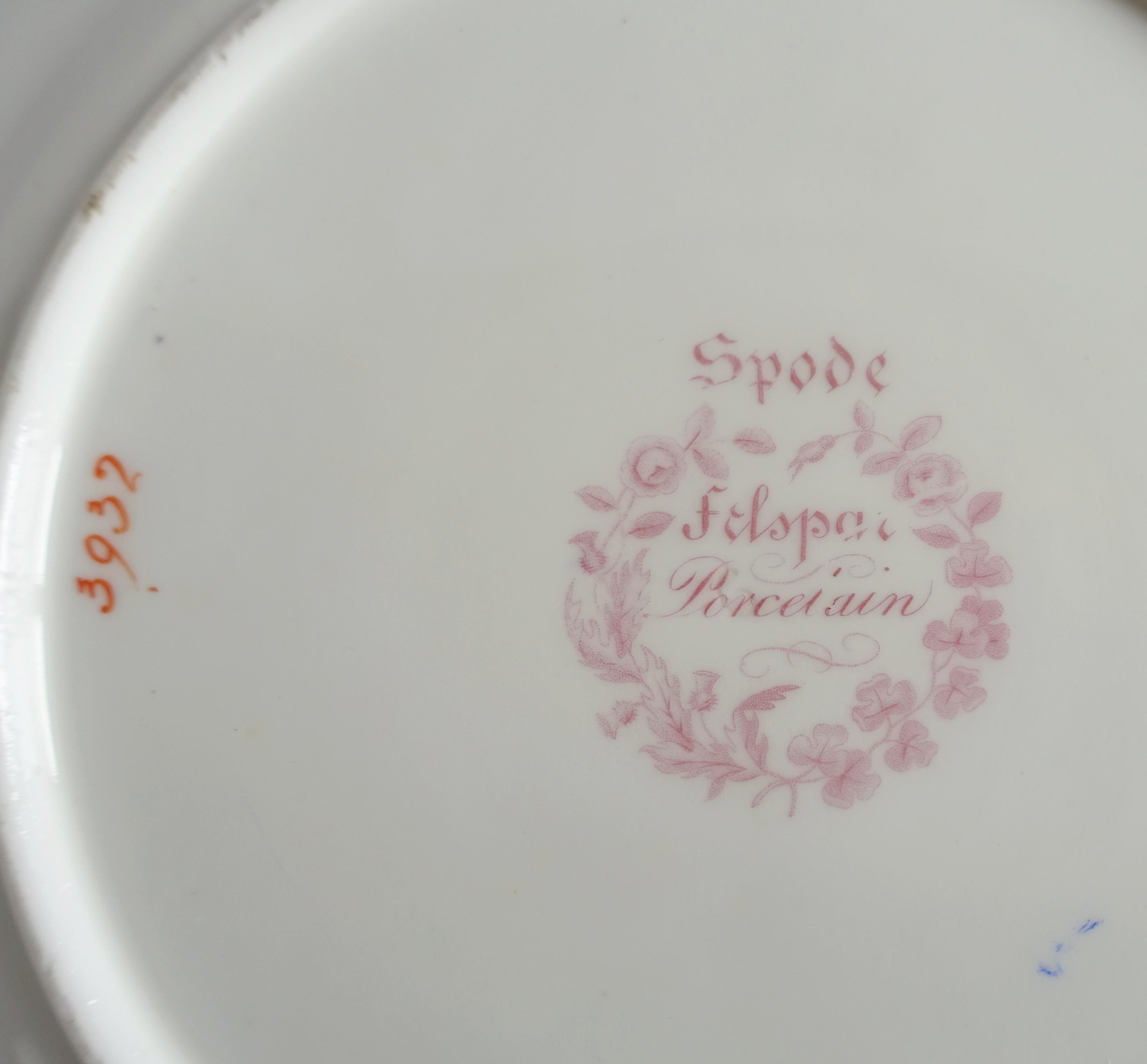 Porcelaine Spode : motif géorgien d'assiettes ou de plats 3932, début du 19e siècle Bon état - En vente à GRENOBLE, FR