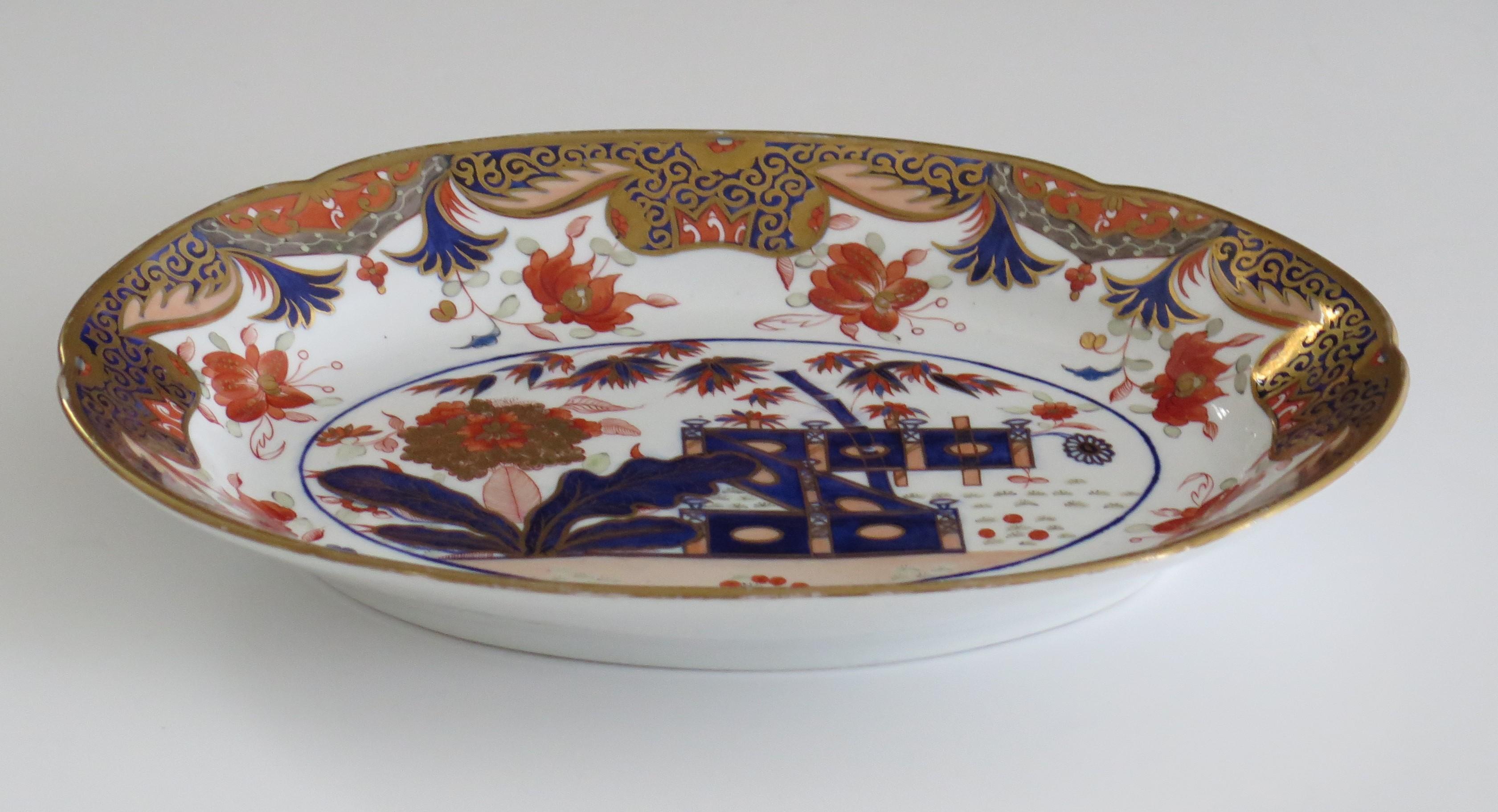 This is a fine example of an English George III period, porcelain serving platter or dish, made by Spode and hand painted in Pattern 967, during the early 19th century, circa 1815.

The platter or dish is oval in shape with a notched edge rim and
