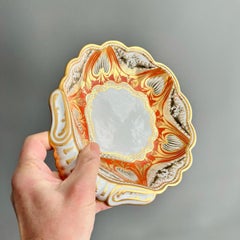 Plato de concha de porcelana Spode, diseño neoclásico naranja y dorado, ca. 1810
