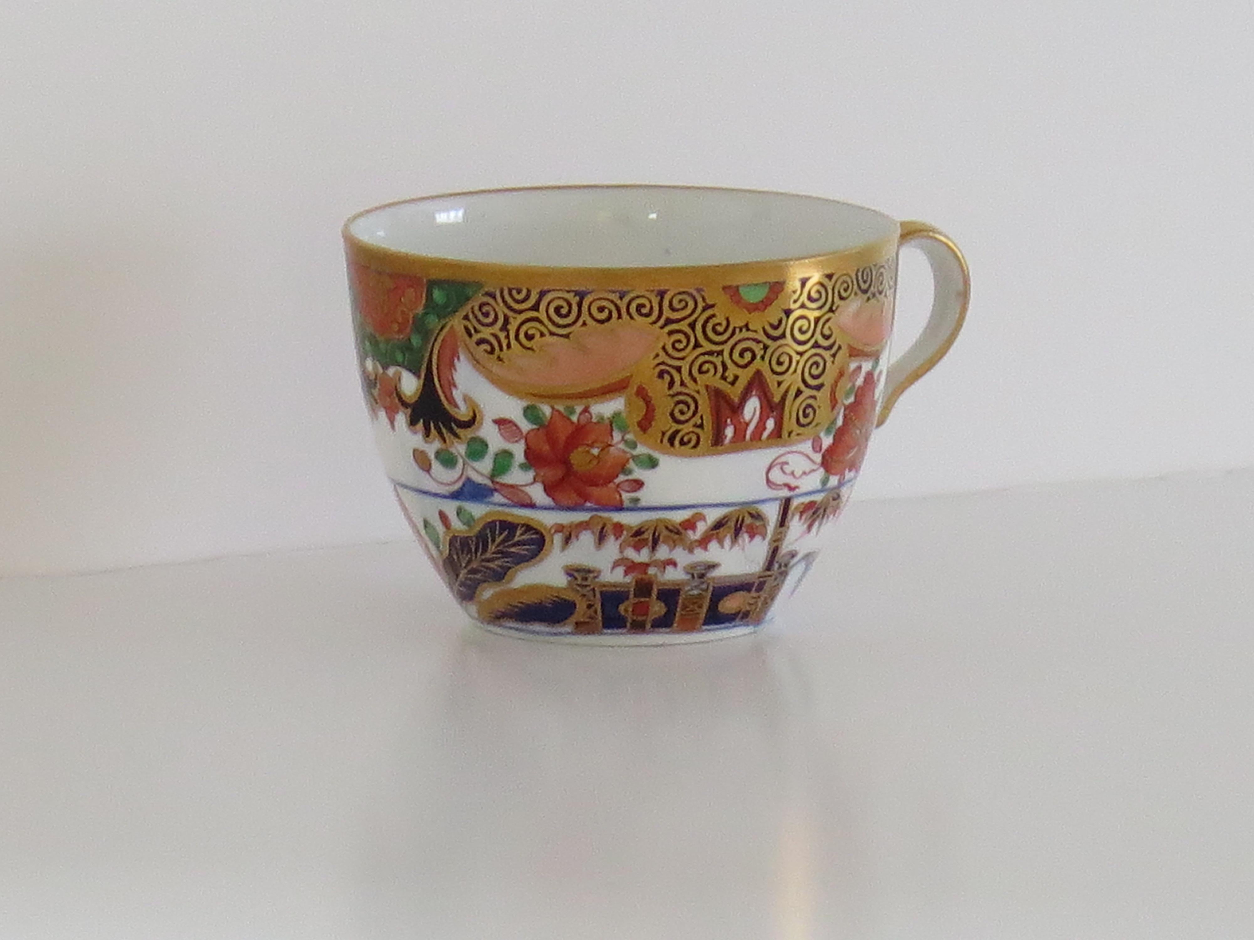 Spode-Teekanne aus Porzellan mit handbemalter und vergoldetem Muster 967, um 1810 (George III.) im Angebot