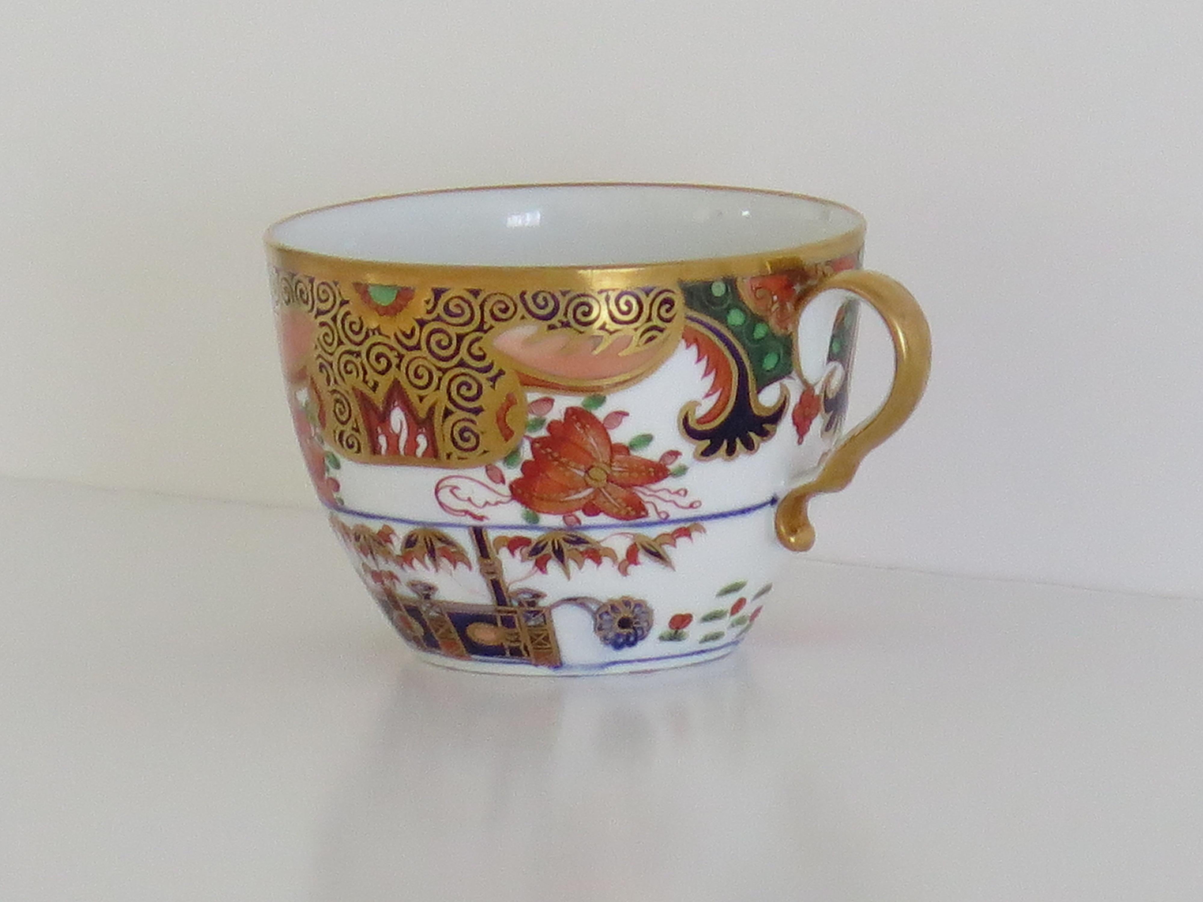 George III Tasse à thé Spode en porcelaine peinte à la main et à motif doré 967, vers 1810 en vente