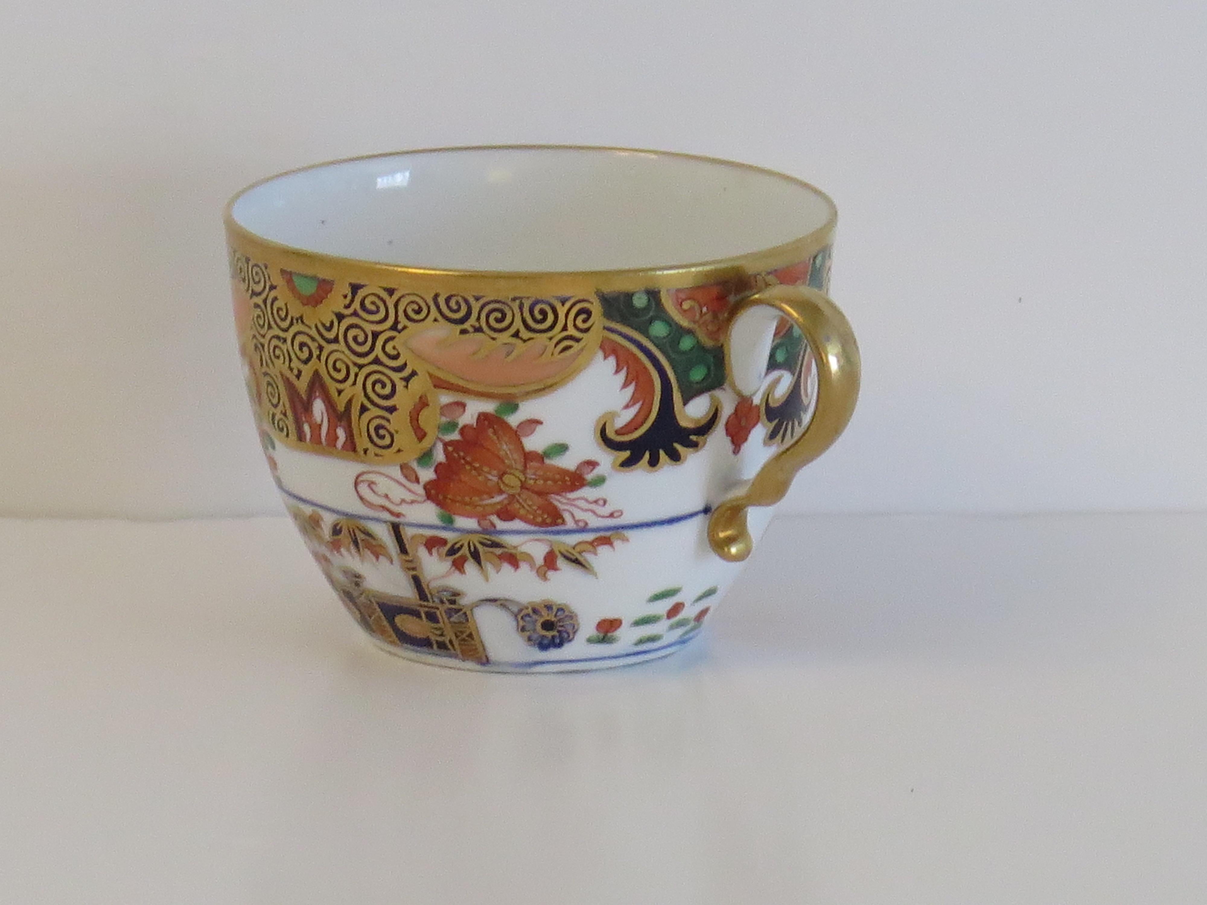 Porcelaine Tasse à thé Spode en porcelaine peinte à la main et à motif doré 967, vers 1810 en vente