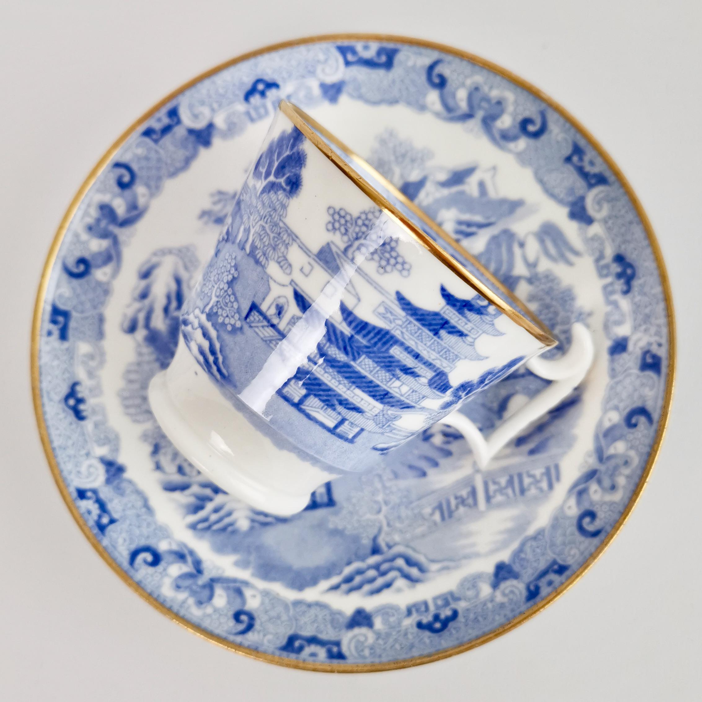 Spode Porcelain Teacup Trio, Brosely Pagoda Blue and White Transfer, ca 1815 In Good Condition In London, GB