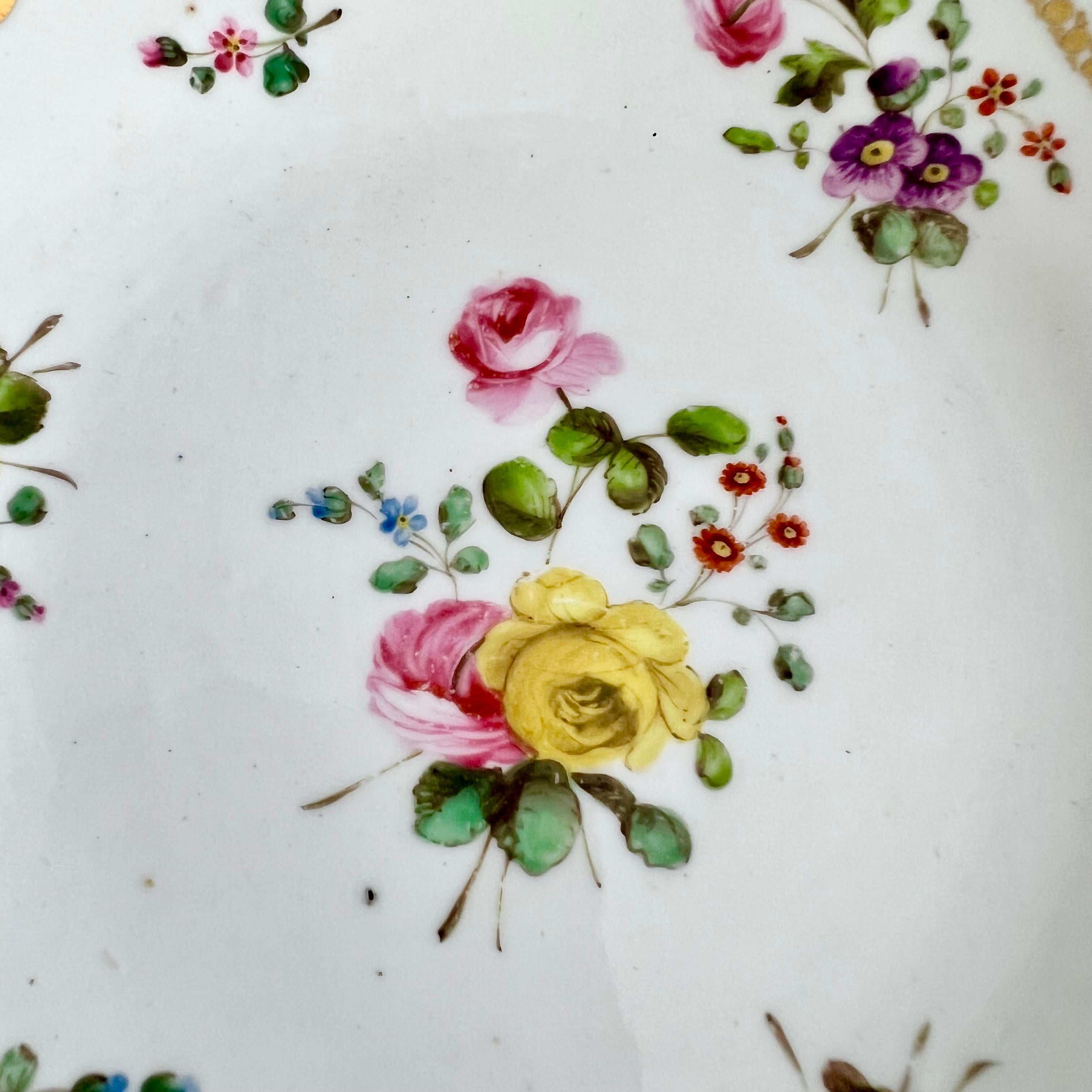 Trio de tasses à thé en porcelaine Spode, bleu lavande avec gerbes de fleurs, Régence vers 1815 en vente 2