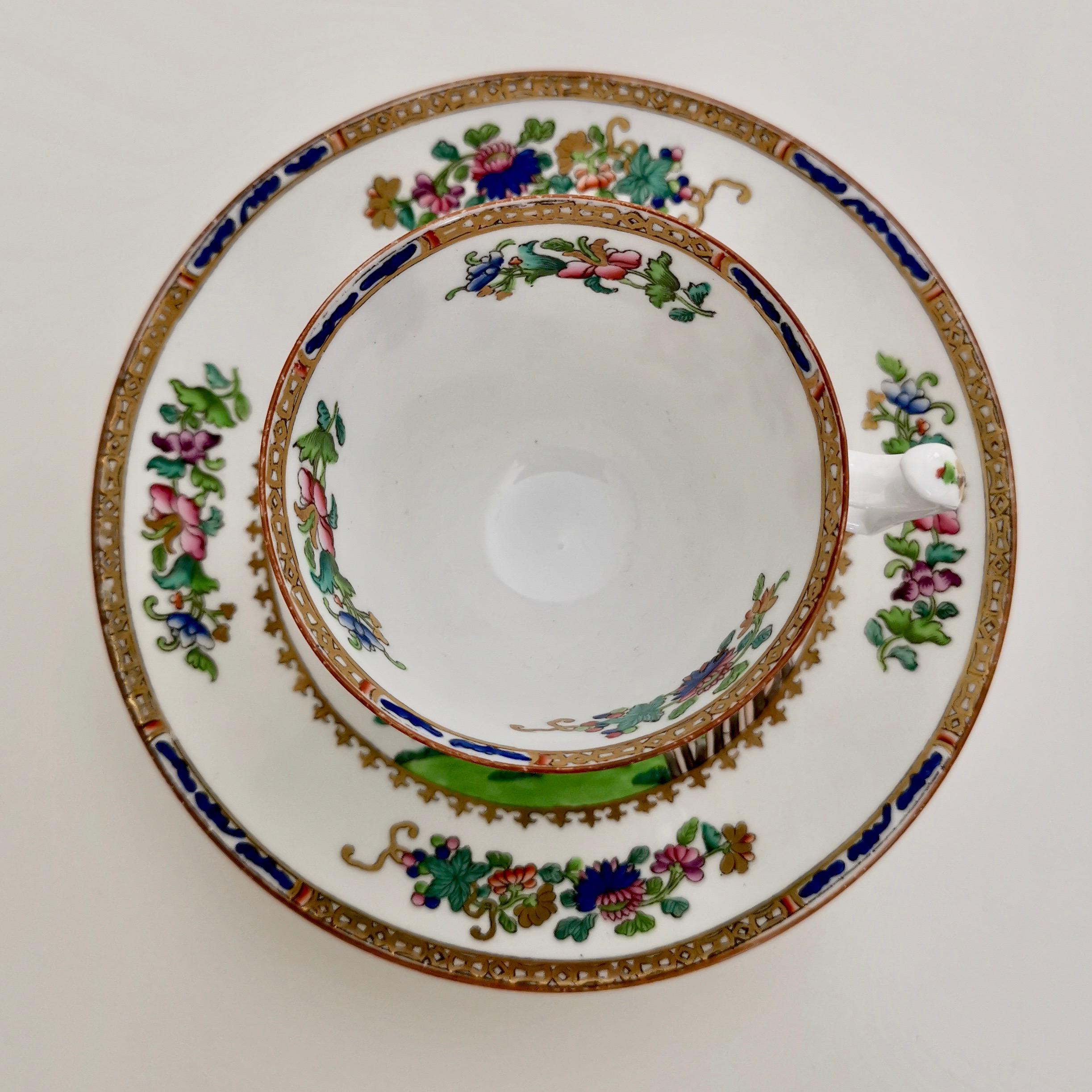 Spode Porcelain Teacup Trio, Peacock Pattern 2083, Regency, 1814-1825 In Good Condition In London, GB