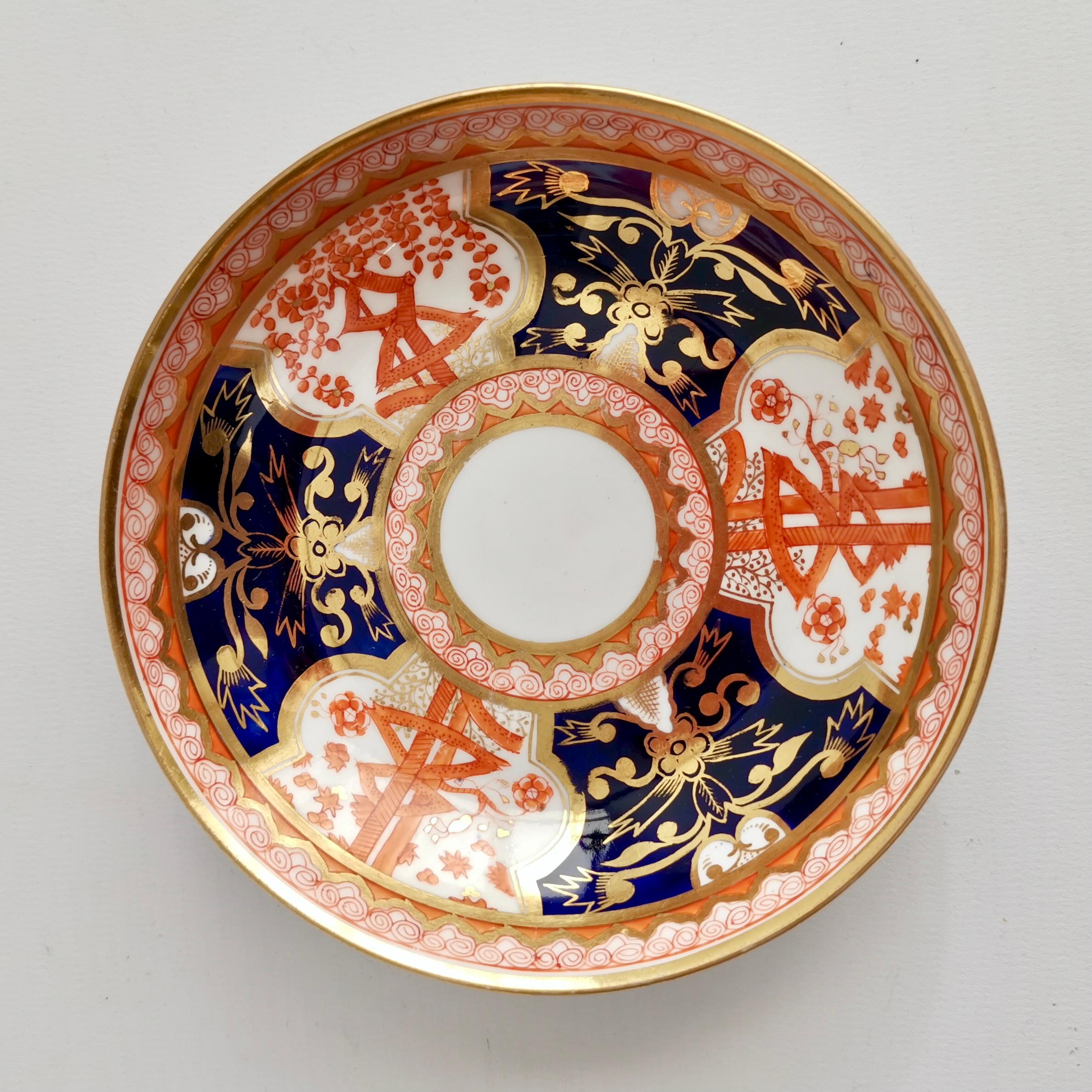 English Spode Porcelain Teacup Trio, Red Imari Dollar Pattern, Regency, ca 1810 For Sale