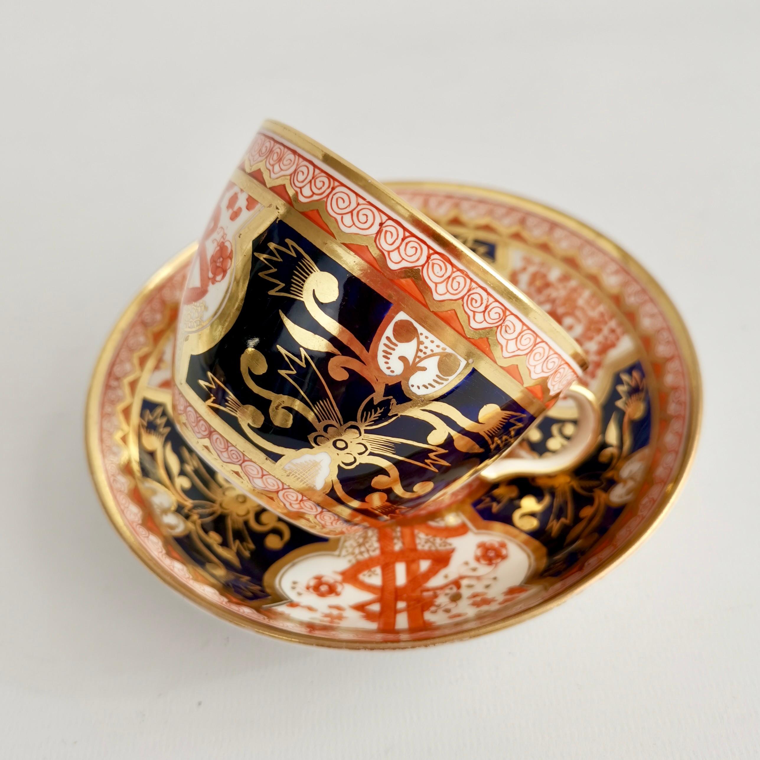 Trio de tasses à thé en porcelaine Spode, motif du dollar Imari rouge, Régence, vers 1810 Bon état - En vente à London, GB