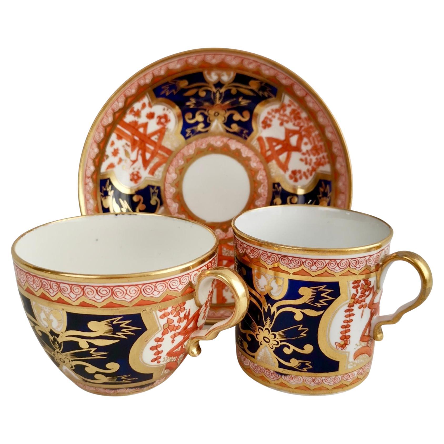 Trio de tasses à thé en porcelaine Spode, motif du dollar Imari rouge, Régence, vers 1810