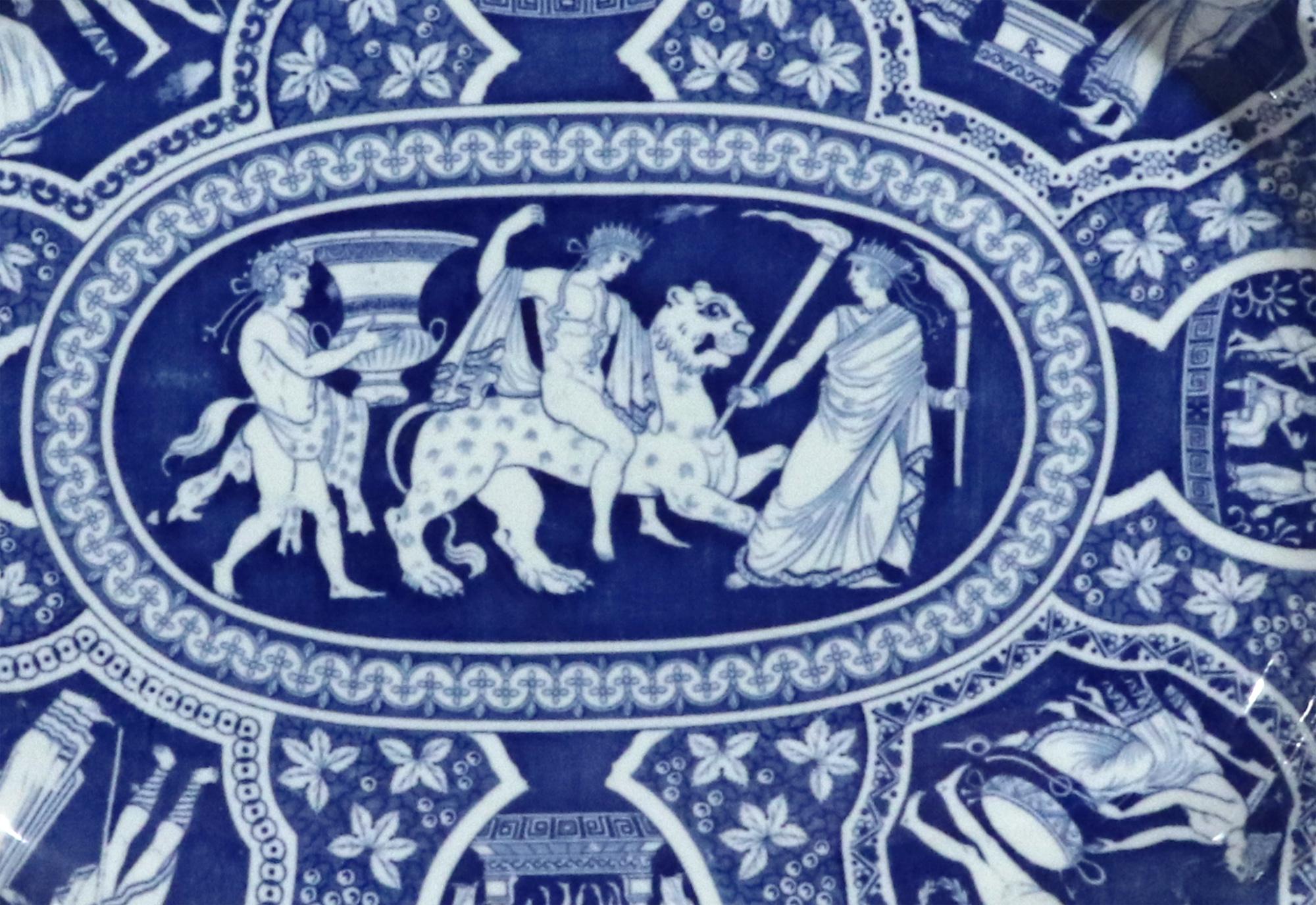 Néoclassique Poterie Spode - Plat profond bleu à motif grec néoclassique en vente