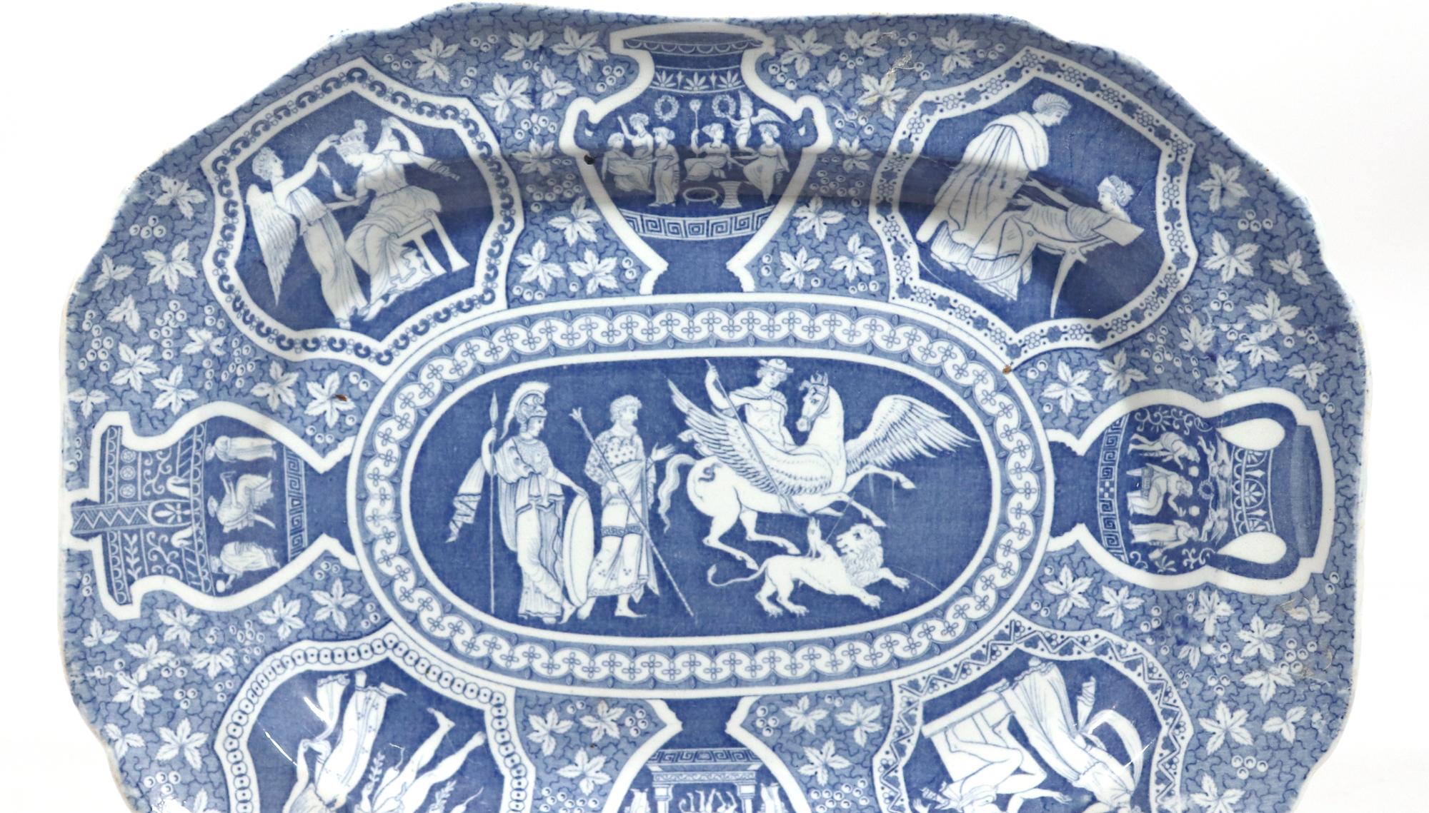 Anglais Plat bleu Spode Pottery à motif grec néoclassique en vente