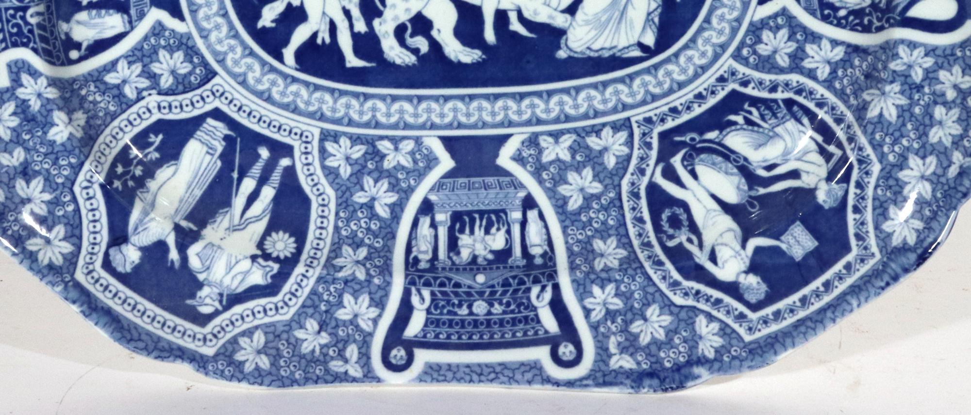 Perles Spode Pottery, grande paire de plats néoclassique à motif grec bleu en vente