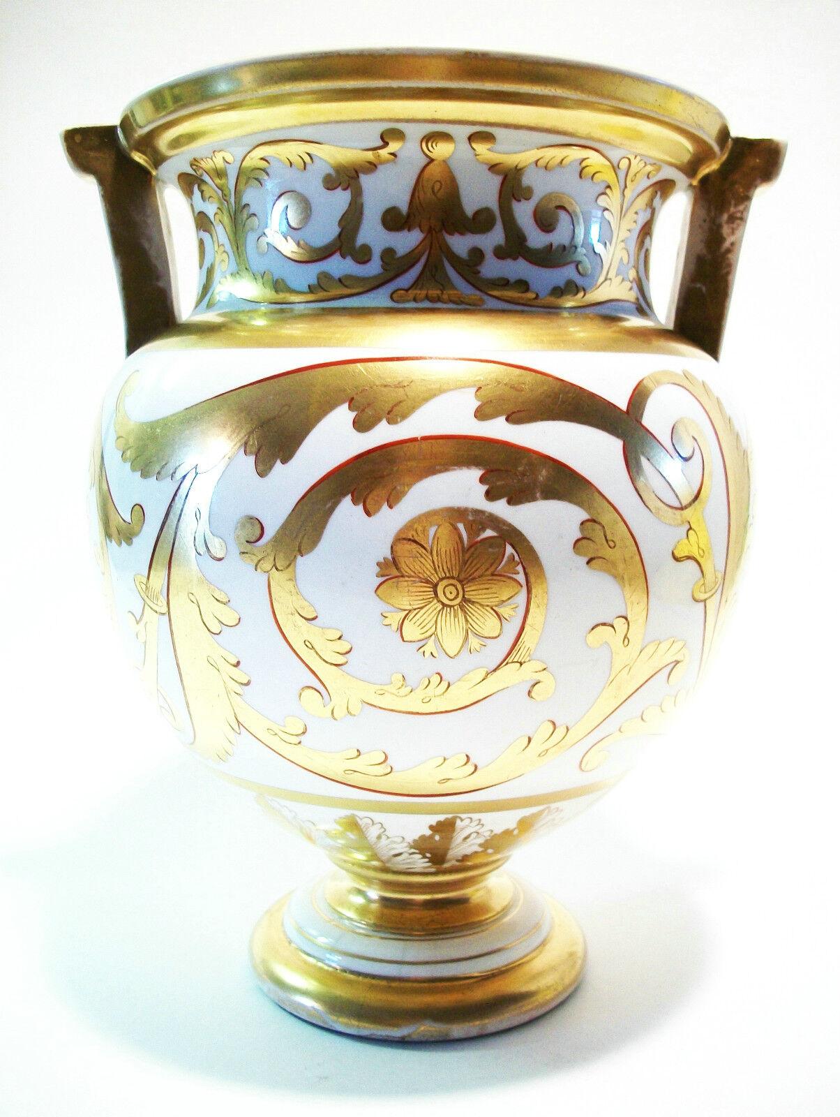 Antique - SPODE - Georgian period - exceptional and rare - twin handled gilded porcelain large 'Low Scent Jar' - decorated with pattern number 671 - unsigned - illustrated on page 28 of Spode by Robert Copeland - the shape is also illustrated in the