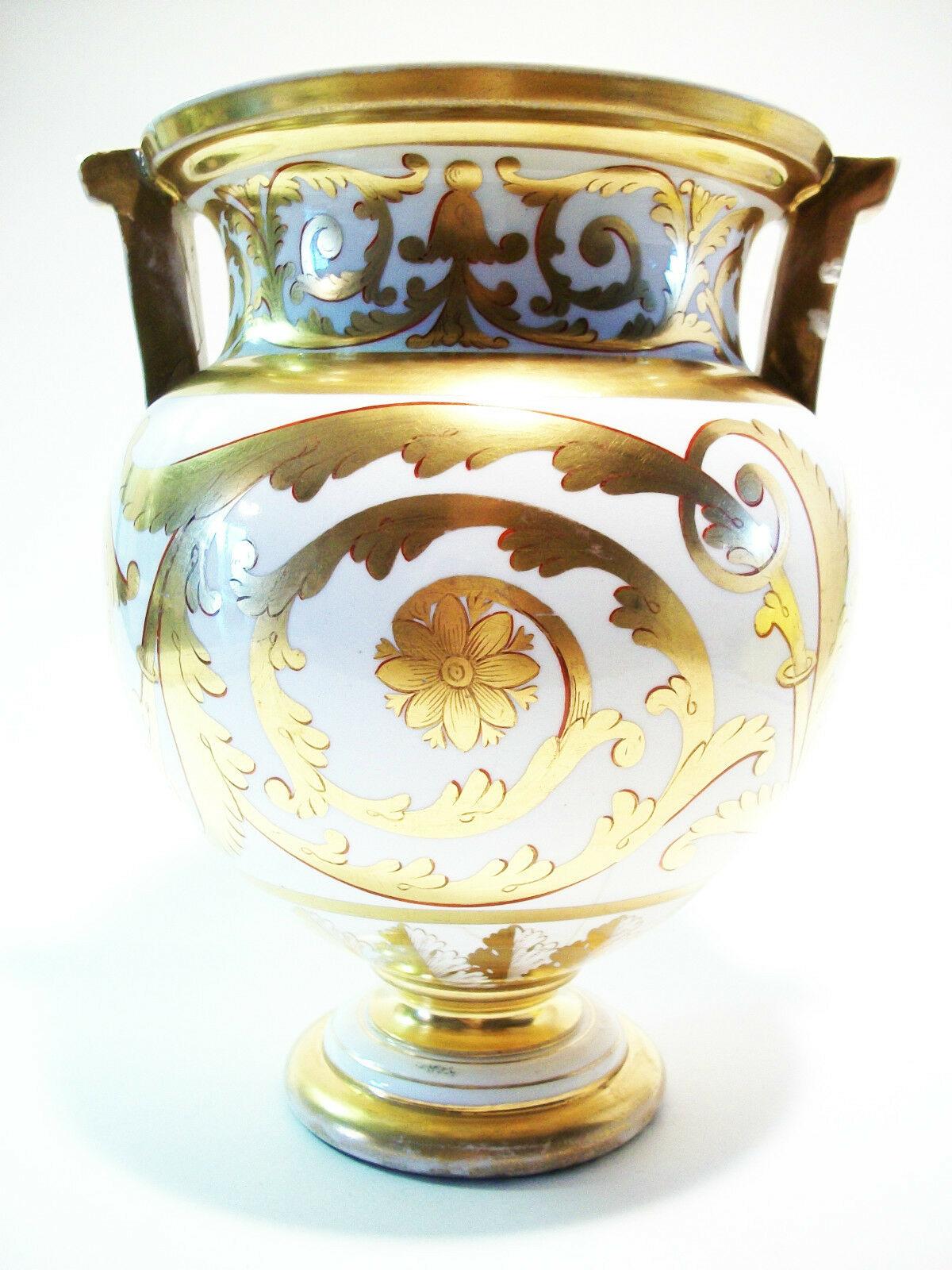 British Spode, Rare Antique Gilt Porcelain Low Scent Jar, Pattern No. 671, circa 1805 For Sale