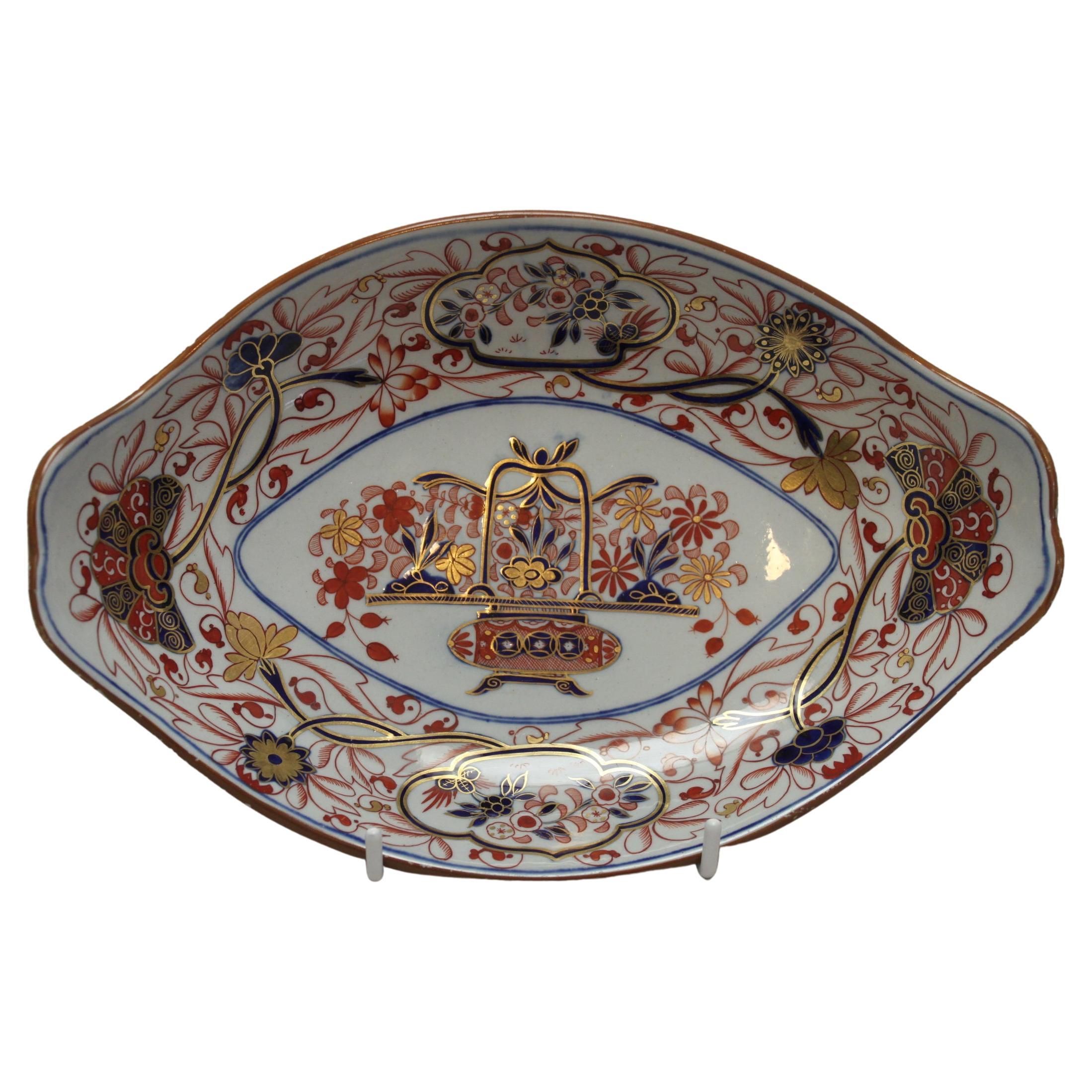 Plat en porcelaine Spode Stone décoré d'un motif 2283 en vente