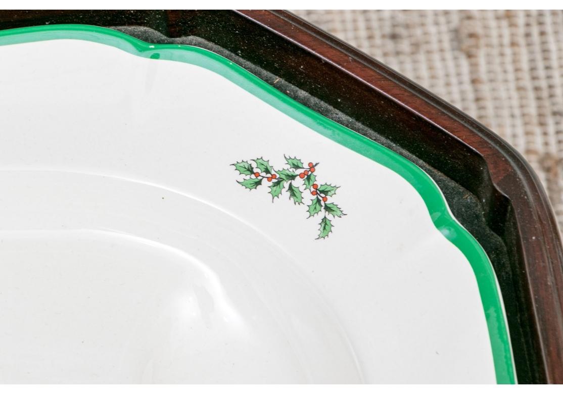 20ième siècle Spode - Plat à viande en grès avec arbre de Noël sur Stand en vente