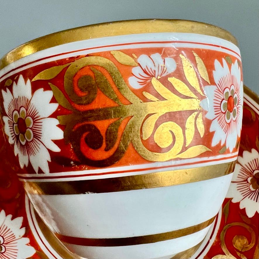 Porcelaine Tasse à thé Spode, rouge, dorée avec chrysanthèmes blancs, Régence, vers 1810 en vente