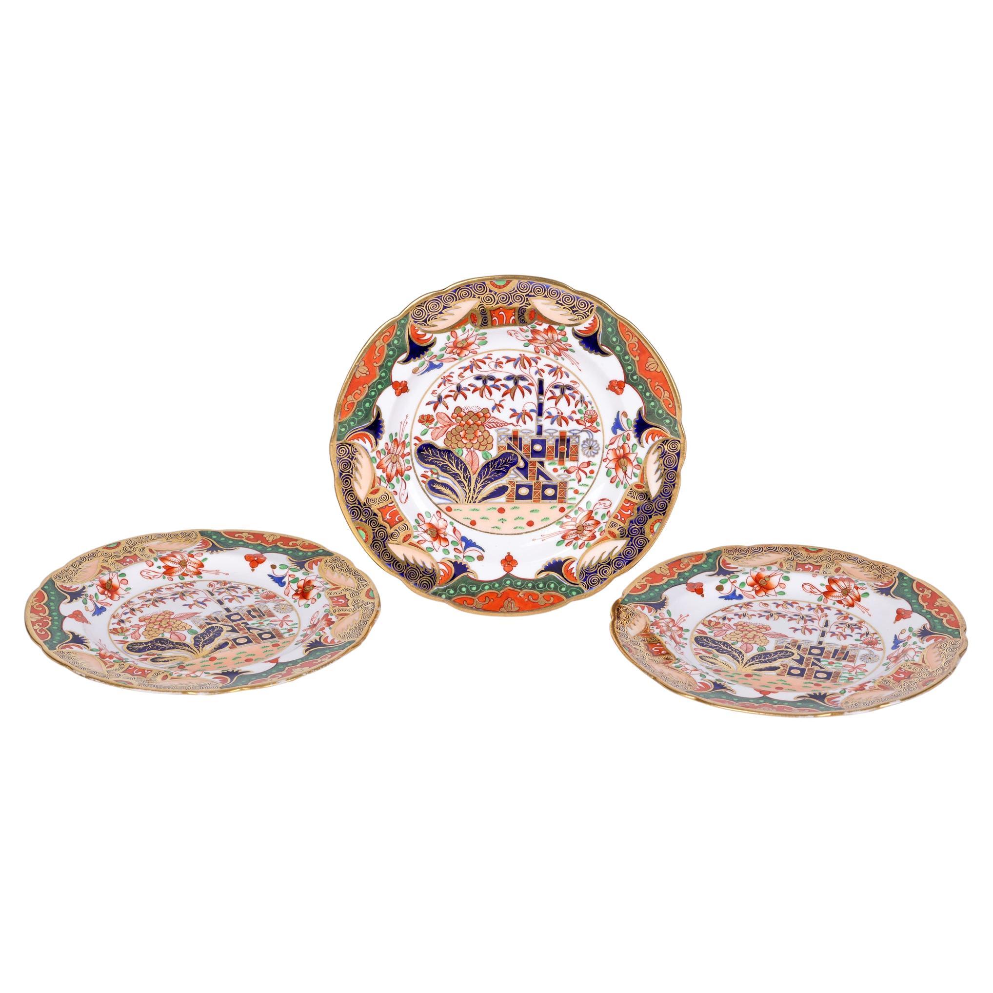 Spode Tre piatti di porcellana decorati con motivo Imari Georgiano 967
