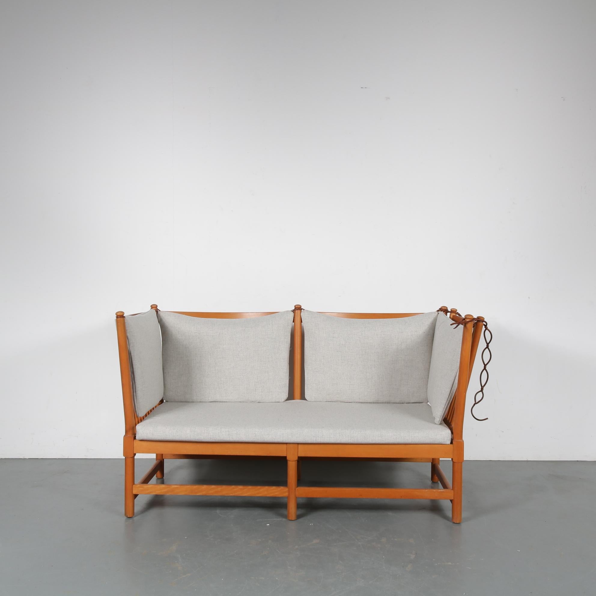 Mid-Century Modern Spokeback Sofa by Børge Mogensen for Fritz Hansen, Denmark, 1963 For Sale