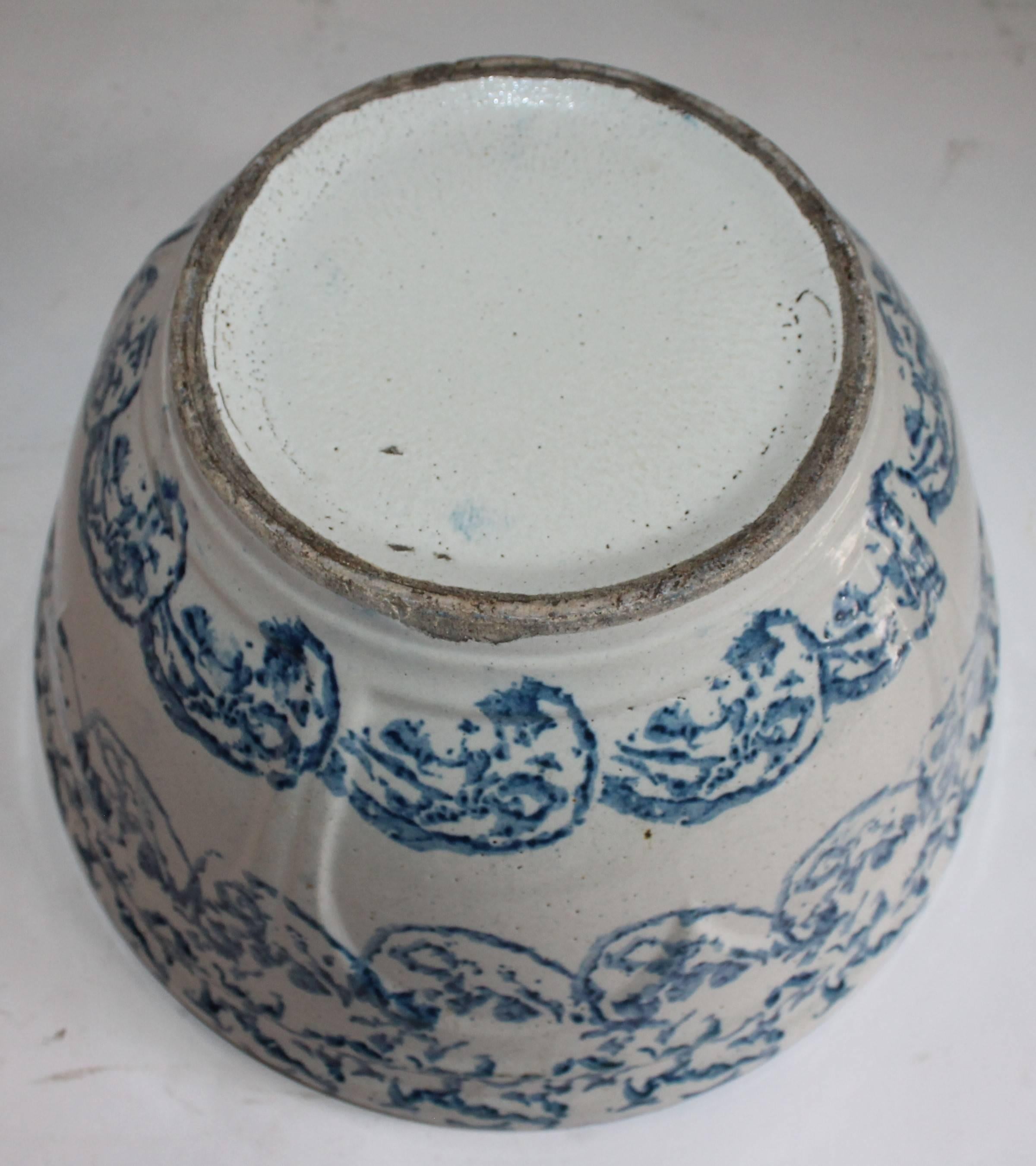 Sponge Ware Mixing or Fruit Bowl In Excellent Condition For Sale In Los Angeles, CA