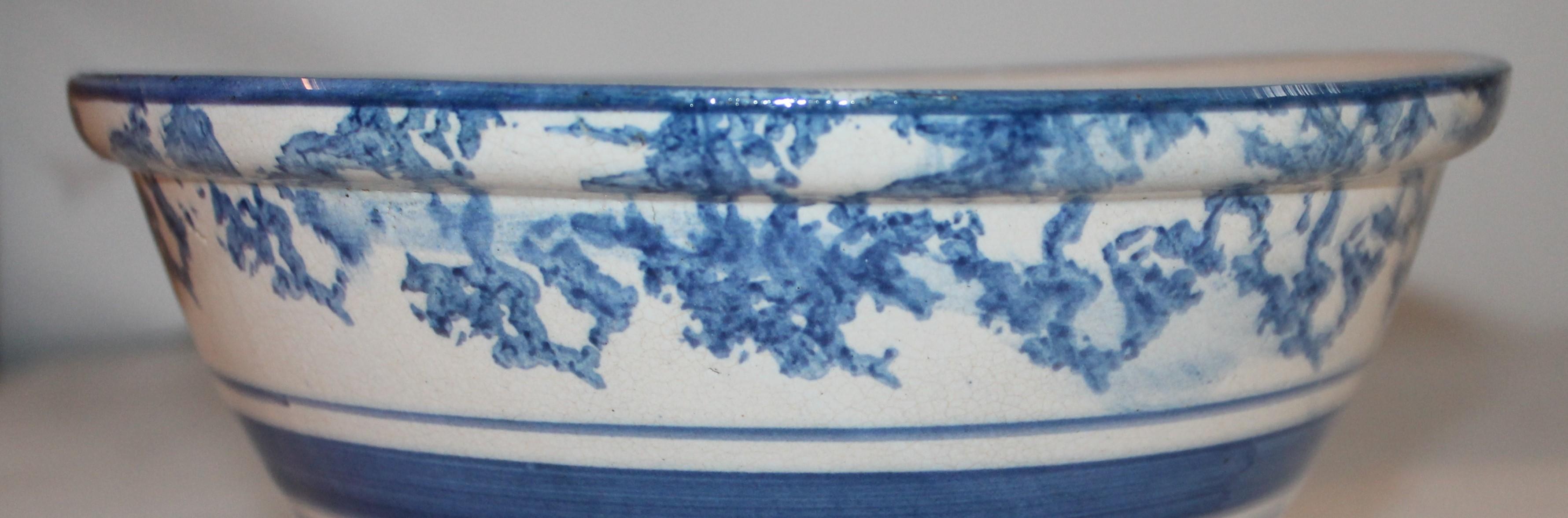 American Sponge Ware Pottery Bowl, 19th Century For Sale