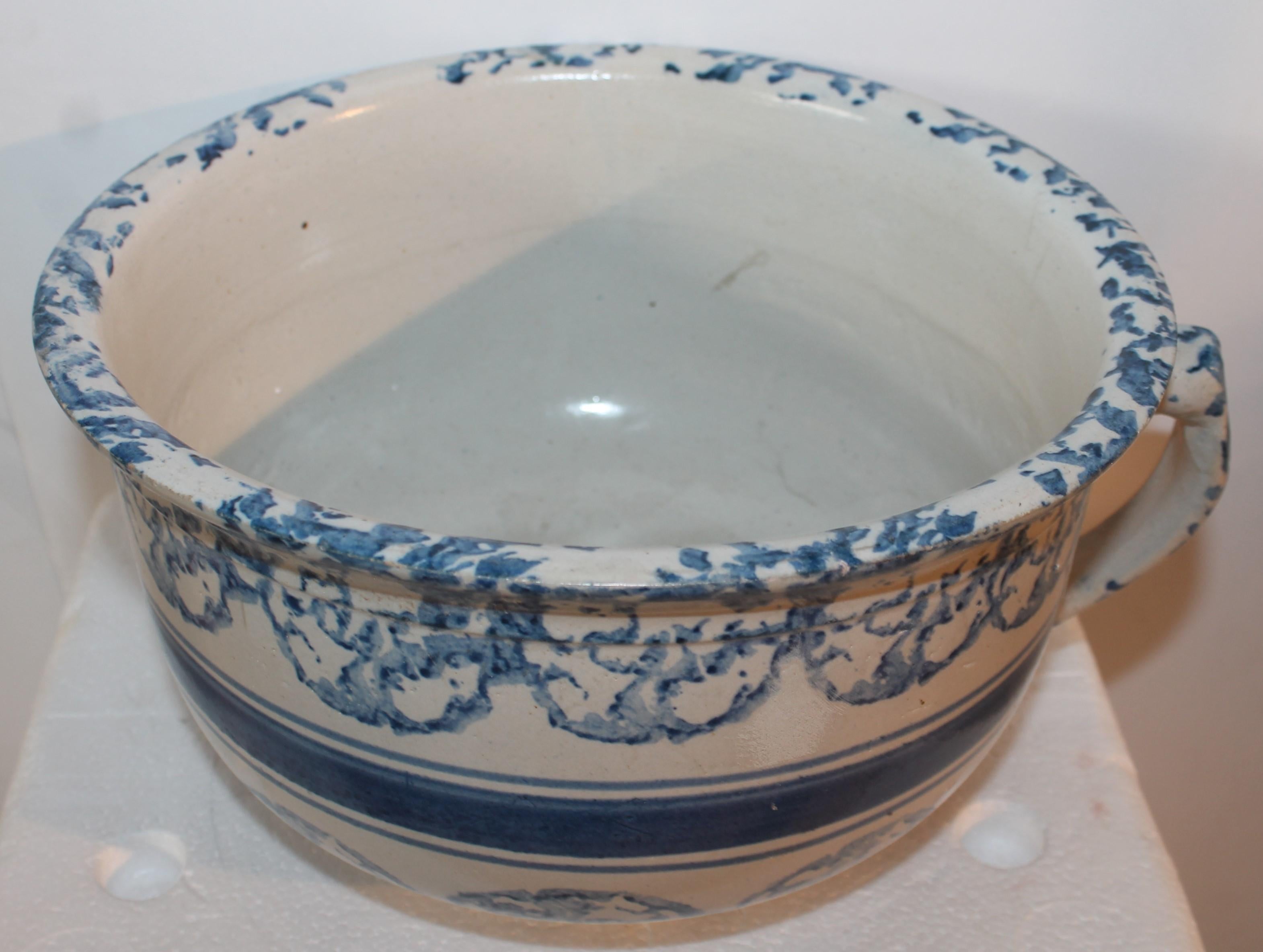 American Classical Spongeware Slop Bucket with Handle For Sale