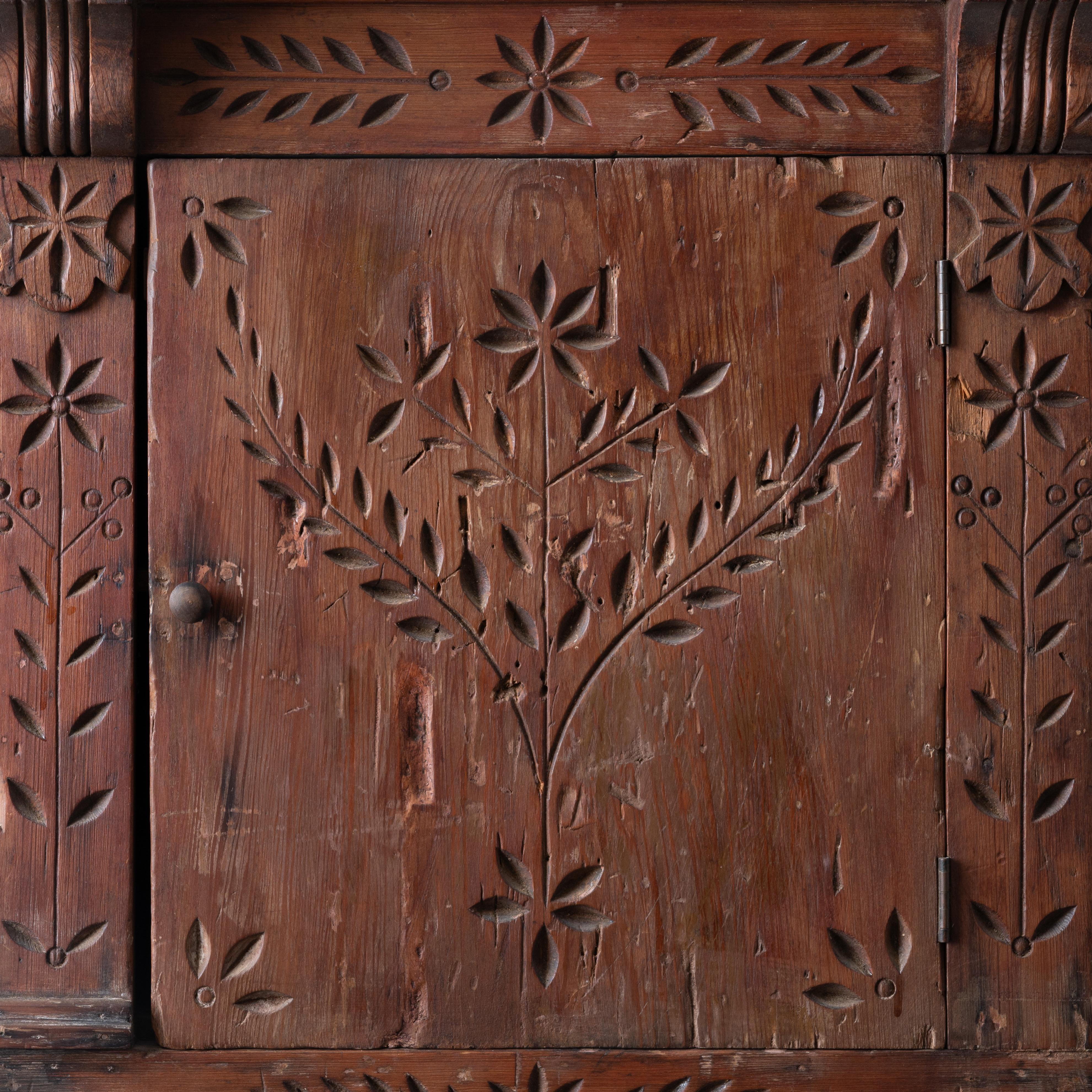 Spoon-Carved Pine Wall Cupboard, 19th Century For Sale 1