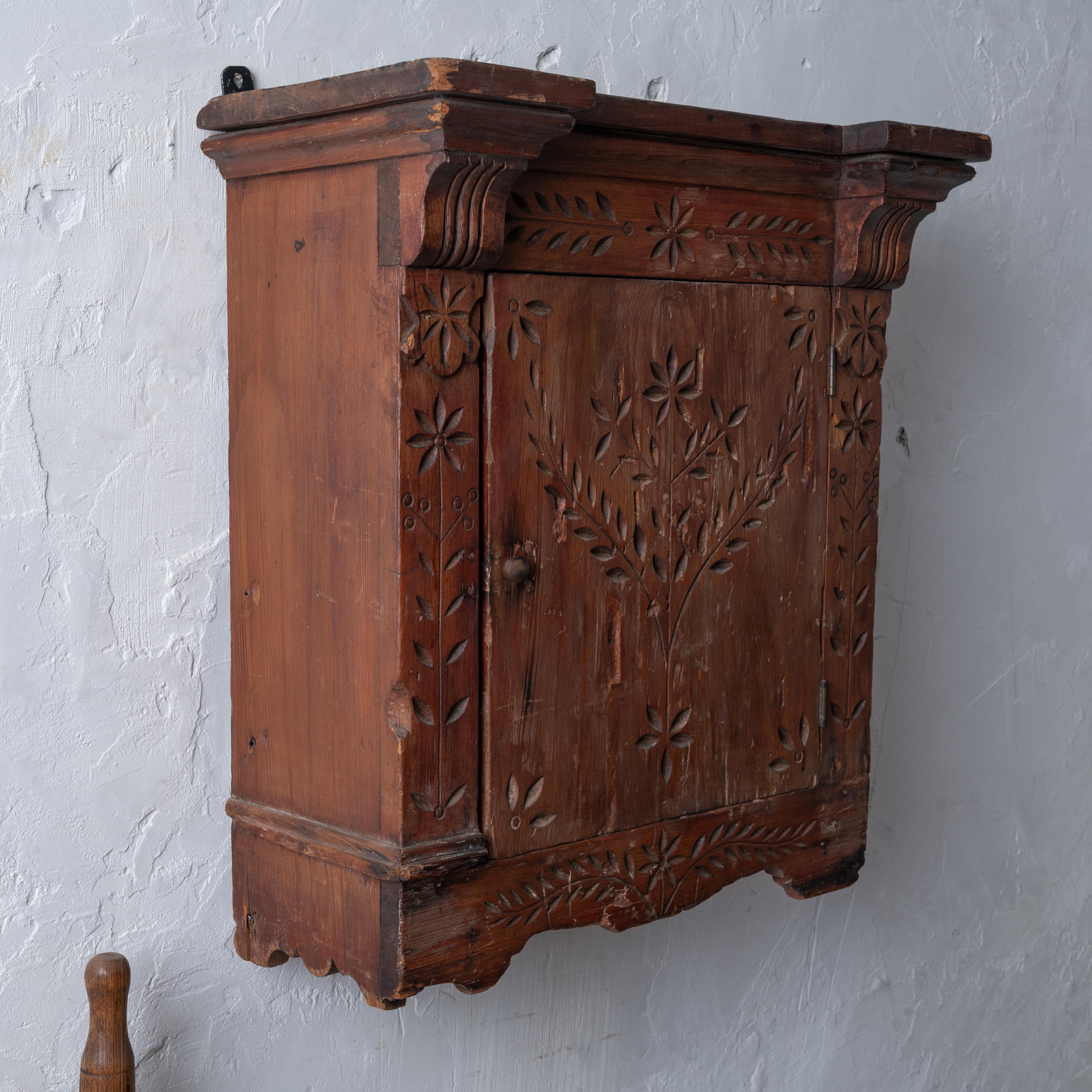 Spoon-Carved Pine Wall Cupboard, 19th Century For Sale 4