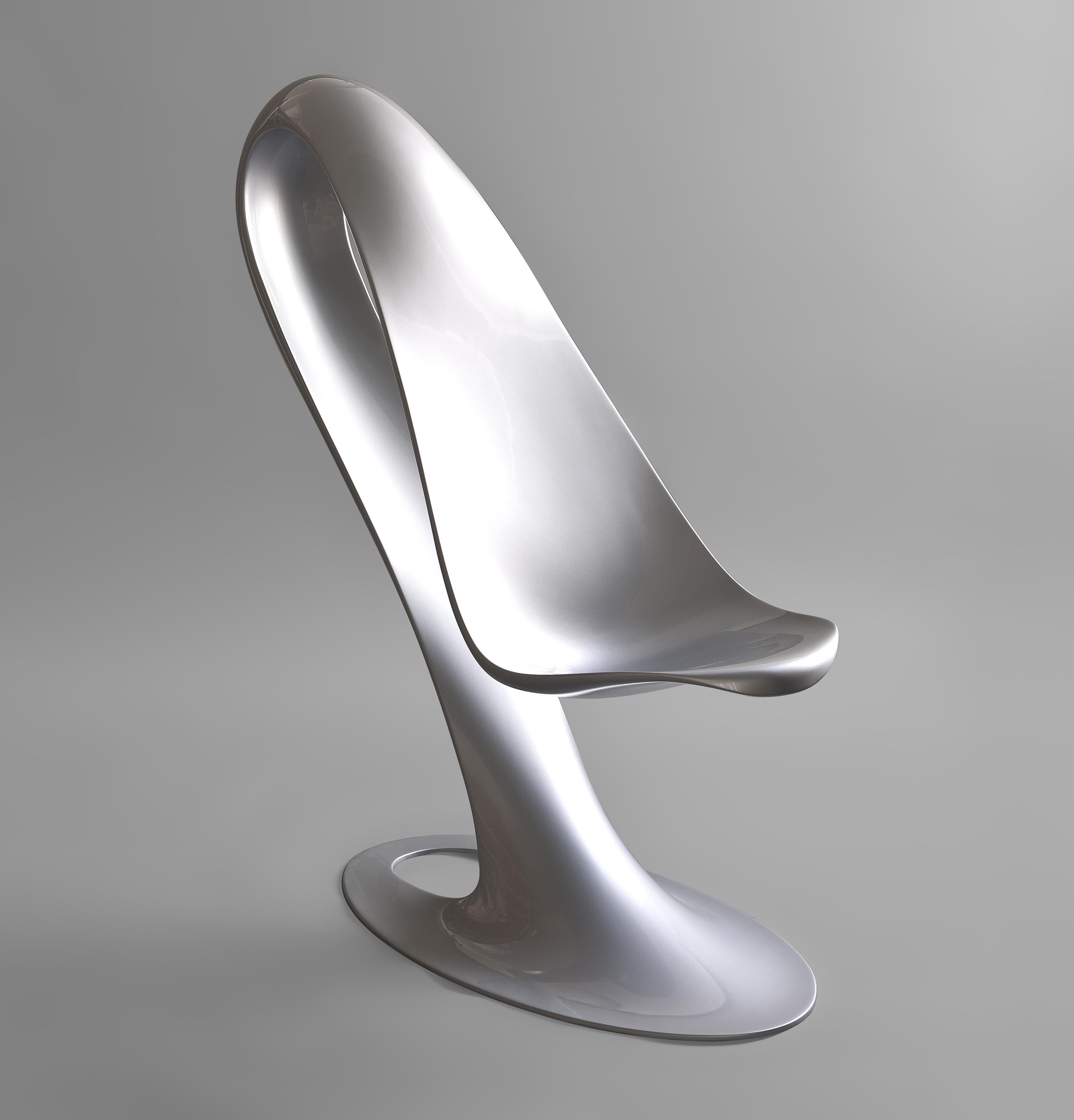 Sedia Spoon di Philipp Aduatz
Edizione limitata di 12 esemplari
Dimensioni: D. 126 x L. 52 x H. 120 cm
Materiali: Polimero rinforzato con fibra di carbonio, vernice per auto.

L'idea principale della Spoon Chair di Philipp Aduatz è quella di portare