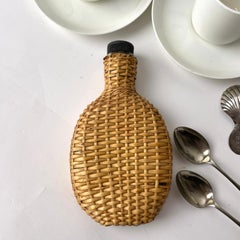 Portacucchiaio in ottone con motivo a stella repoussé, probabilmente inizio XIX secolo