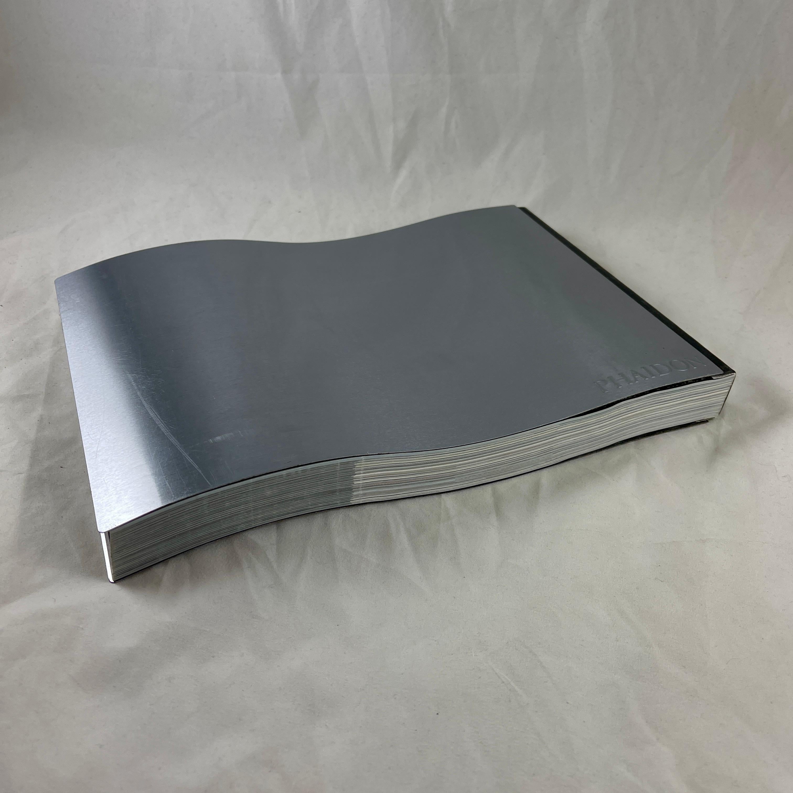 Industriel Livre couvert en acier de Spoon Industrial Design, Phaidon Press - 1ère édition en vente