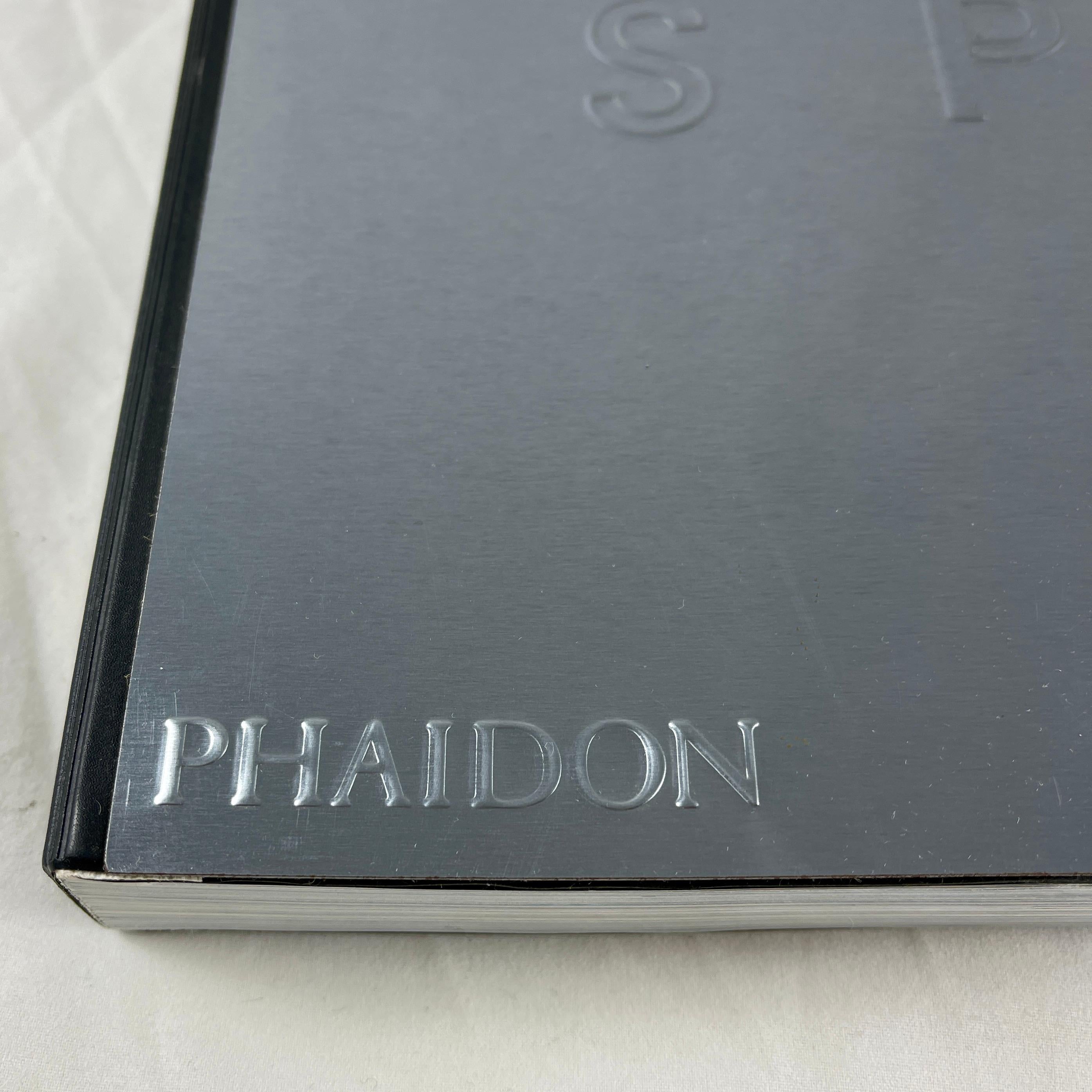 Pressé Livre couvert en acier de Spoon Industrial Design, Phaidon Press - 1ère édition en vente